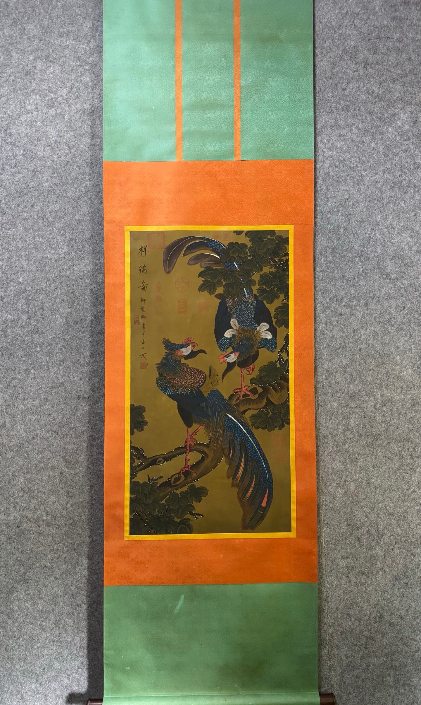 A Chinese Vertical Scroll Ink Painting of Flower and Bird on Silk,Song Huizong (1 of 9)