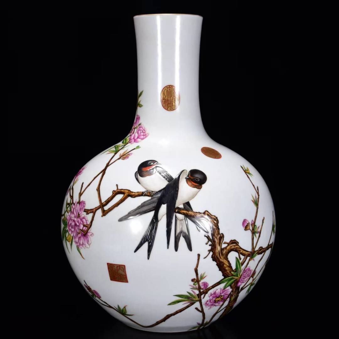 A Huge Enamel Painted Gold Flower and Bird Pattern Vase,With Poem: A Huge Enamel Painted Gold Flower and Bird Pattern Vase,With Poem,Qing Dynasty, China,Qianlong Six-character Mark,Size:21.7inx14.6in 