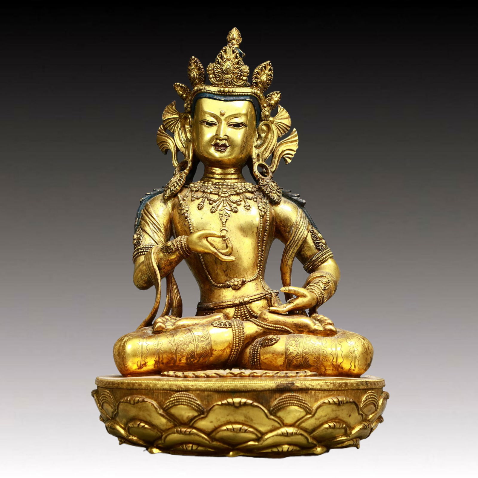 A Solemn Gilt Bronze Statue of Avalokitesvara: A Solemn Gilt Bronze Statue of Avalokitesvara,Ming Dynasty, China,Yongle Six-character Mark,Size:9.8inx14.6in,Weight:9150g 