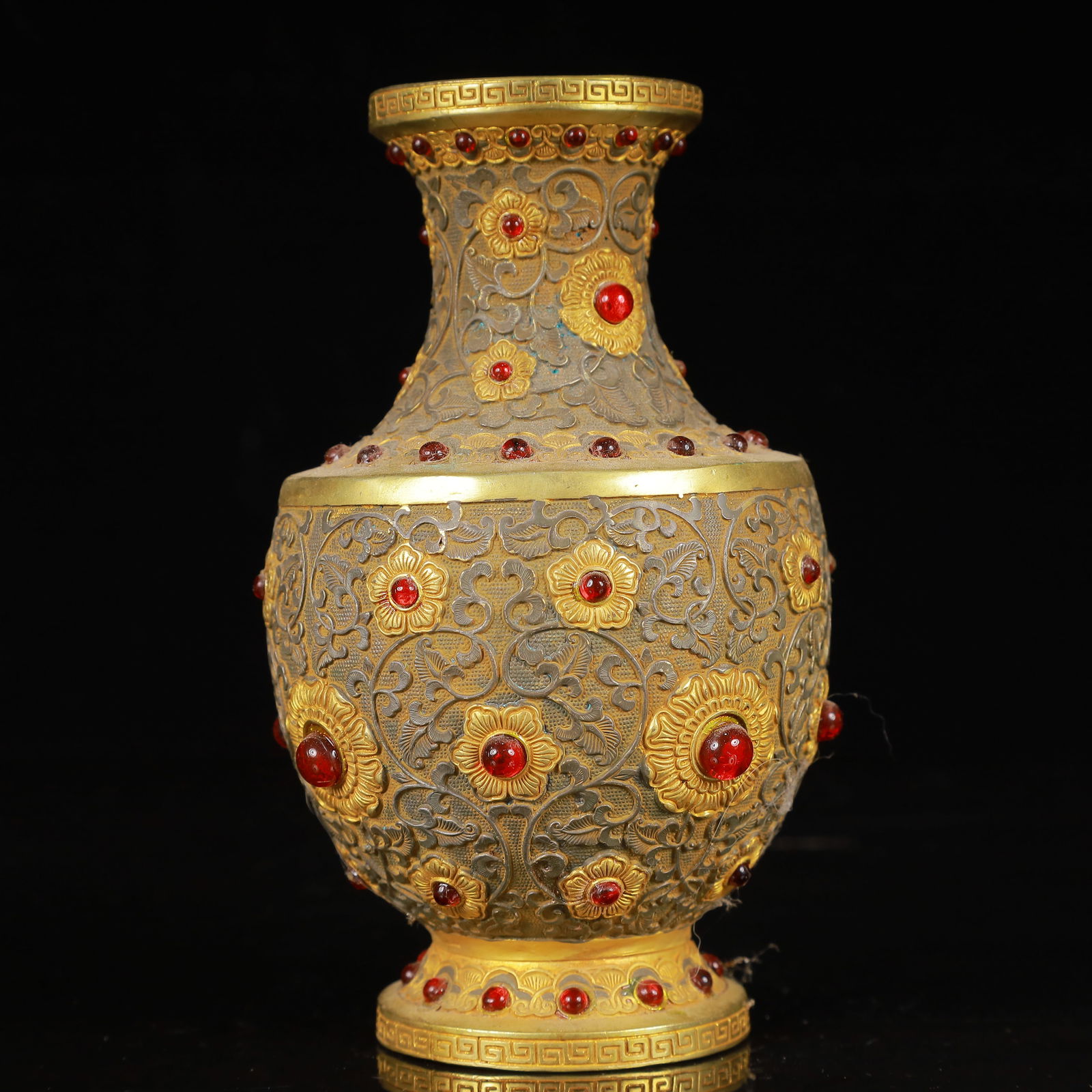 An Exquisite Gilt Silver Lotus Pattern Vase,Inlaid Gems: An Exquisite Gilt Silver Lotus Pattern Vase,Inlaid Gems,Tang Dynasty,China,Zhenguan Four-Character Mark,Size:3.1inx5.5in,Weight:500g 银鎏金缠枝莲纹瓶,&#
