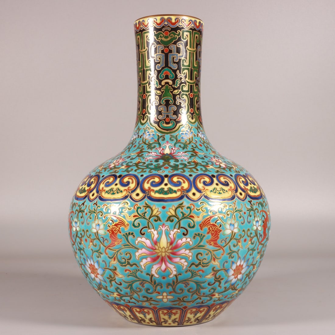 An Exquisite Enamel Painted Gold Lotus and Bats Pattern Vase: An Exquisite Enamel Painted Gold Lotus and Bats Pattern Vase,Qing Dynasty, China,Qianlong Four-character Mark,Size:10.6inx6.7in 