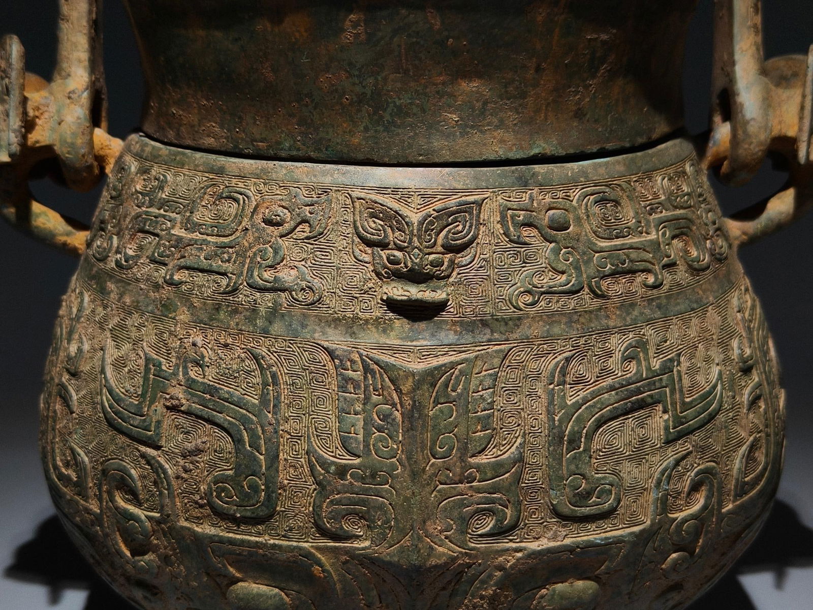 An Archaic Bronze Beast-Face Pattern Ewer - 2