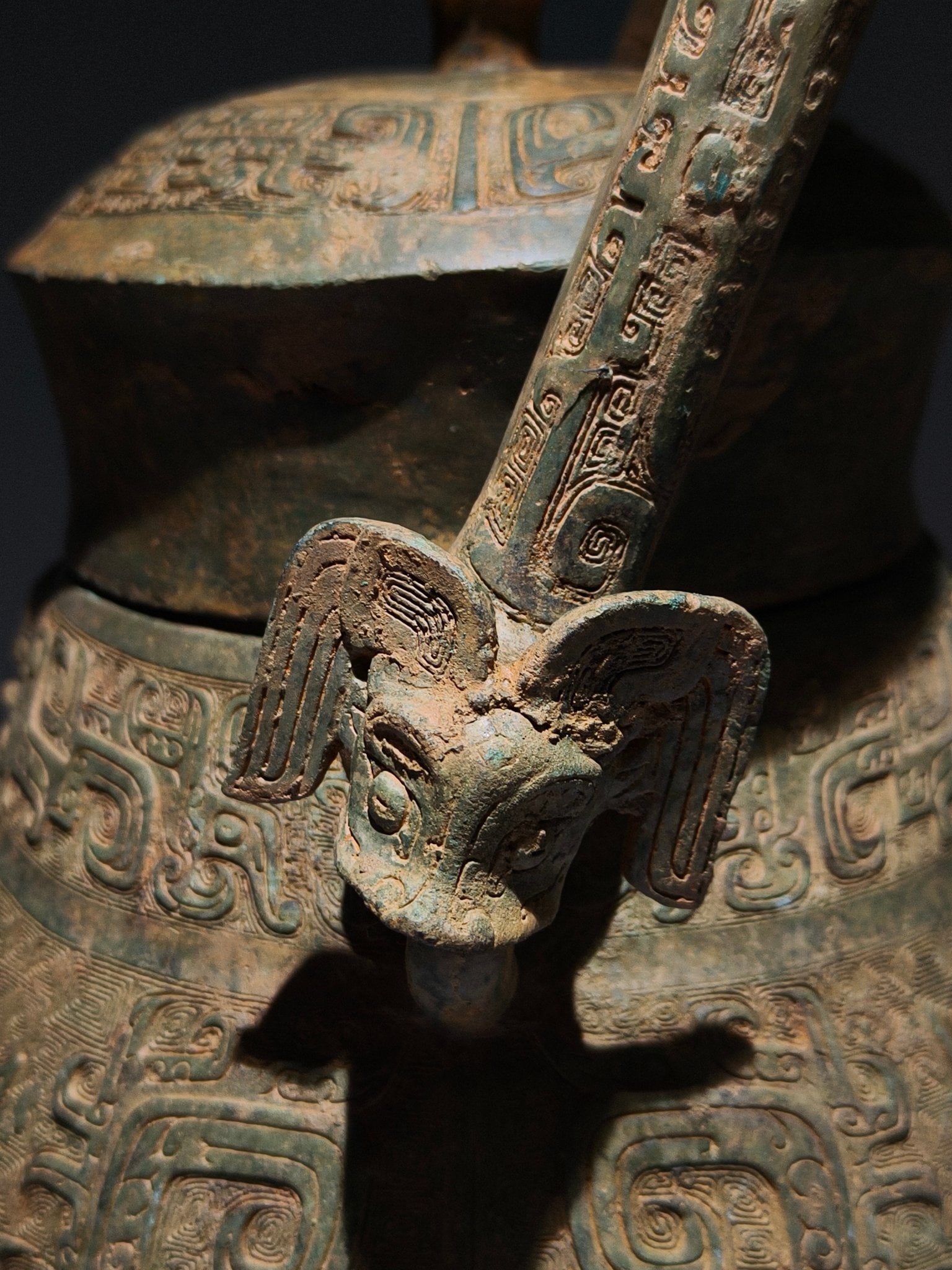 An Archaic Bronze Beast-Face Pattern Ewer - 6