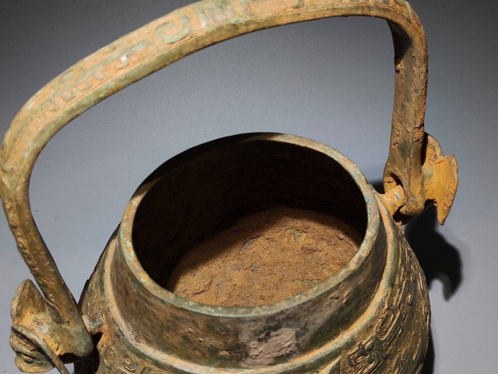 An Archaic Bronze Beast-Face Pattern Ewer - 8