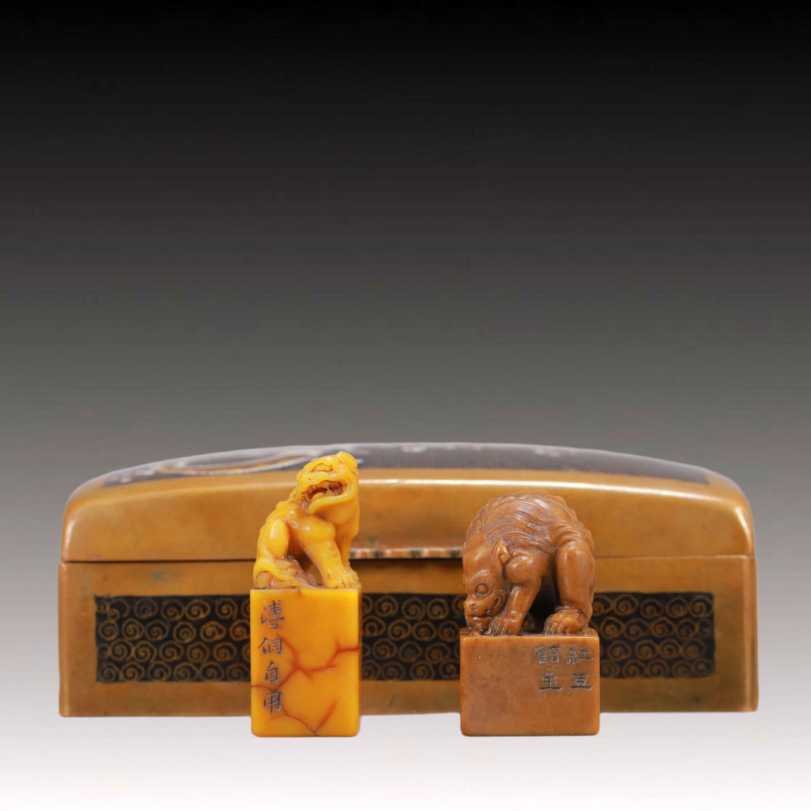 A Set of Fine Tianhuang Stone Auspicious Beast Seals: A Set of Fine Tianhuang Stone Auspicious Beast Seals,Qing Dynasty, China,Size:(Seal)0.8inx0.8inx2.1in/1.1inx1.1inx1.7in,Total Weight:150g,(Box)5.5inx3.2inx1.9in 