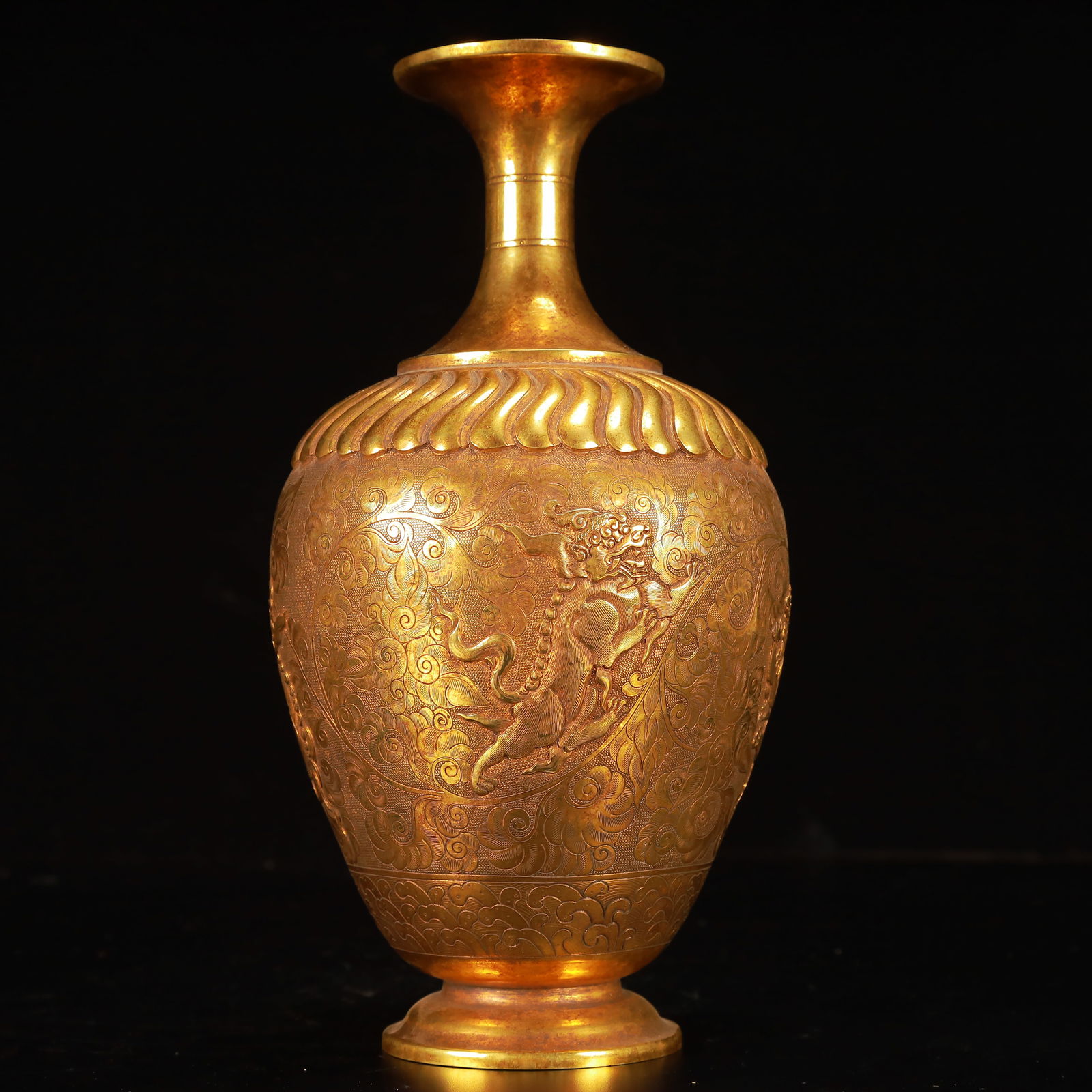An Exquisite Gilt Bronze Auspicious Beast Pattern Vase (1 of 9)