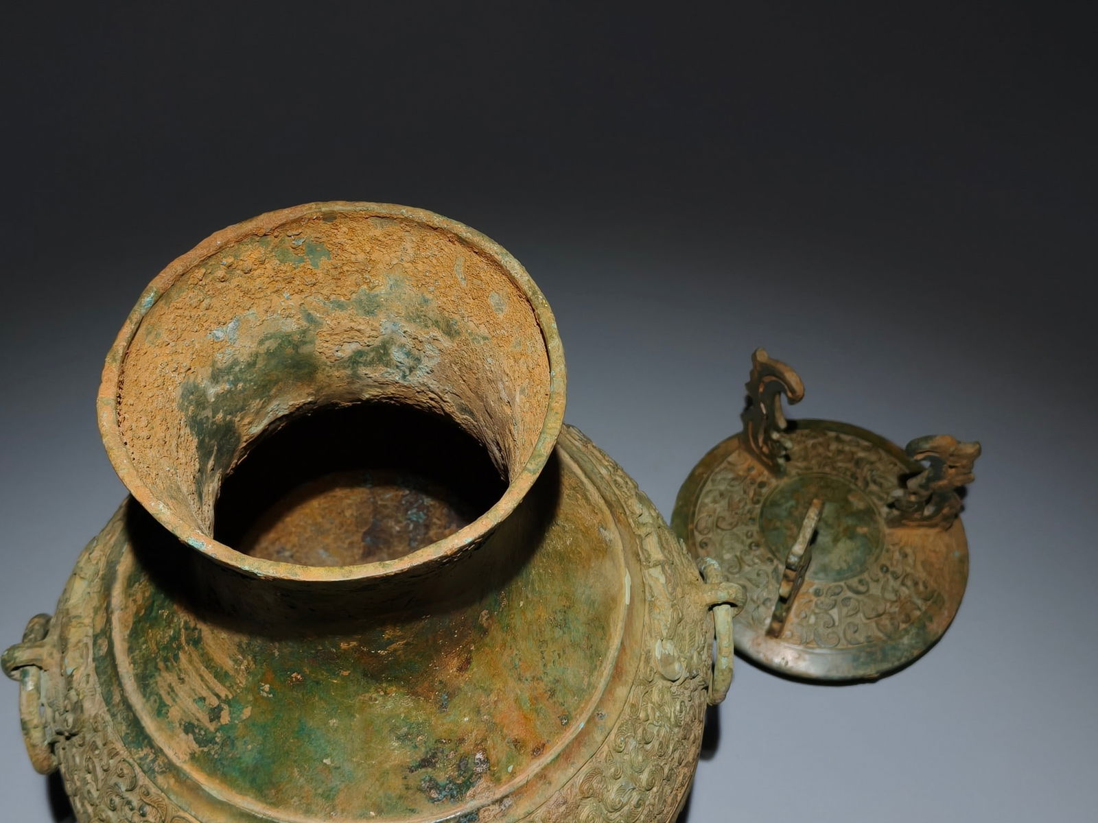 An Archaic Bronze Feather Pattern Beast-Ears Pot - 7