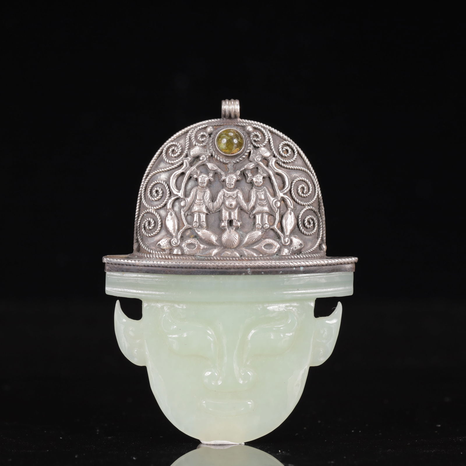 An Exquisite Silver Inlaid White Jade Figure Pattern Pendant,Inlaid Gems: An Exquisite Silver Inlaid White Jade Figure Pattern Pendant,Inlaid Gems,Qing Dynasty, China,Size:2.6inx0.4inx3.5in,Weight:76g 