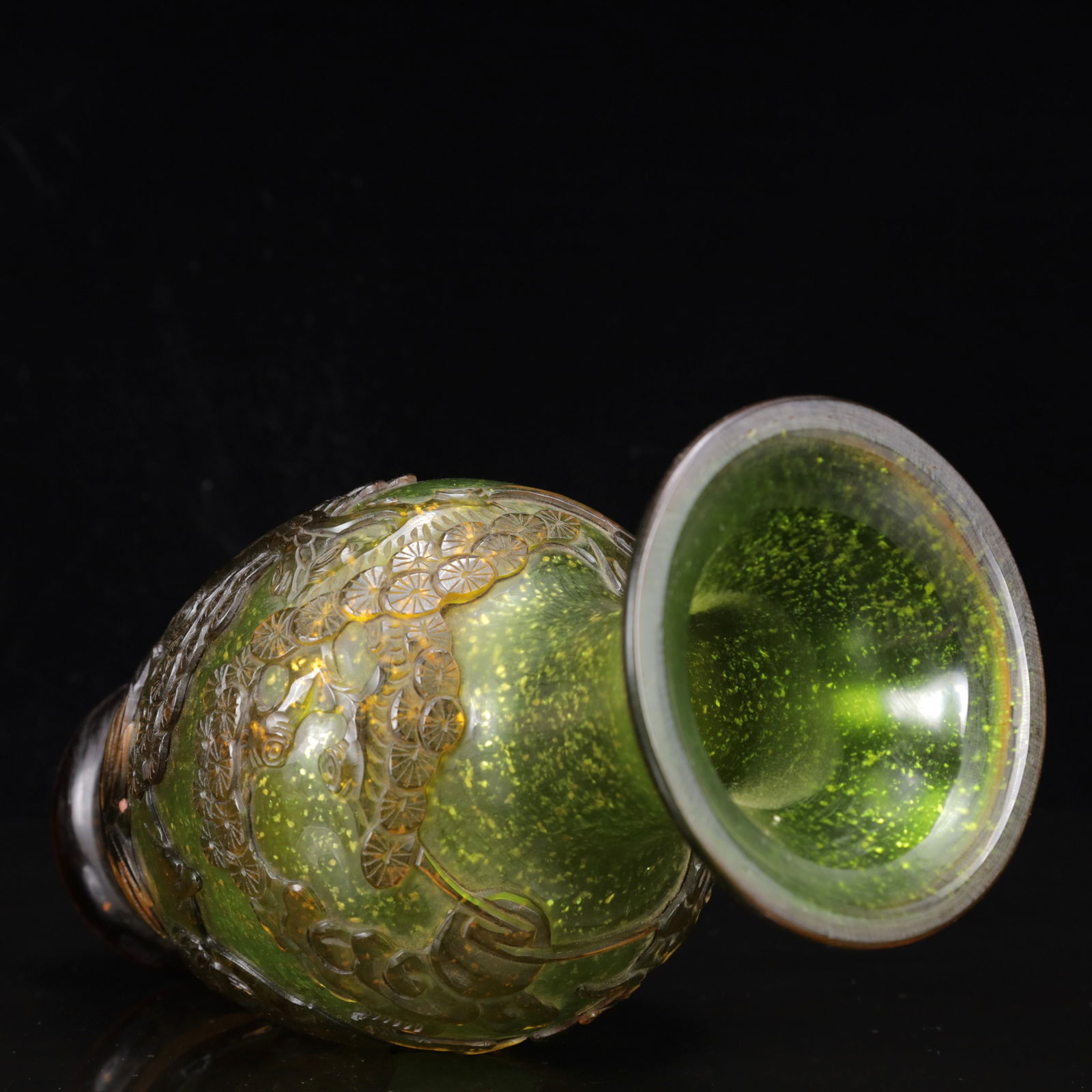 An Exquisite Glass Figure Pattern Vase - 11