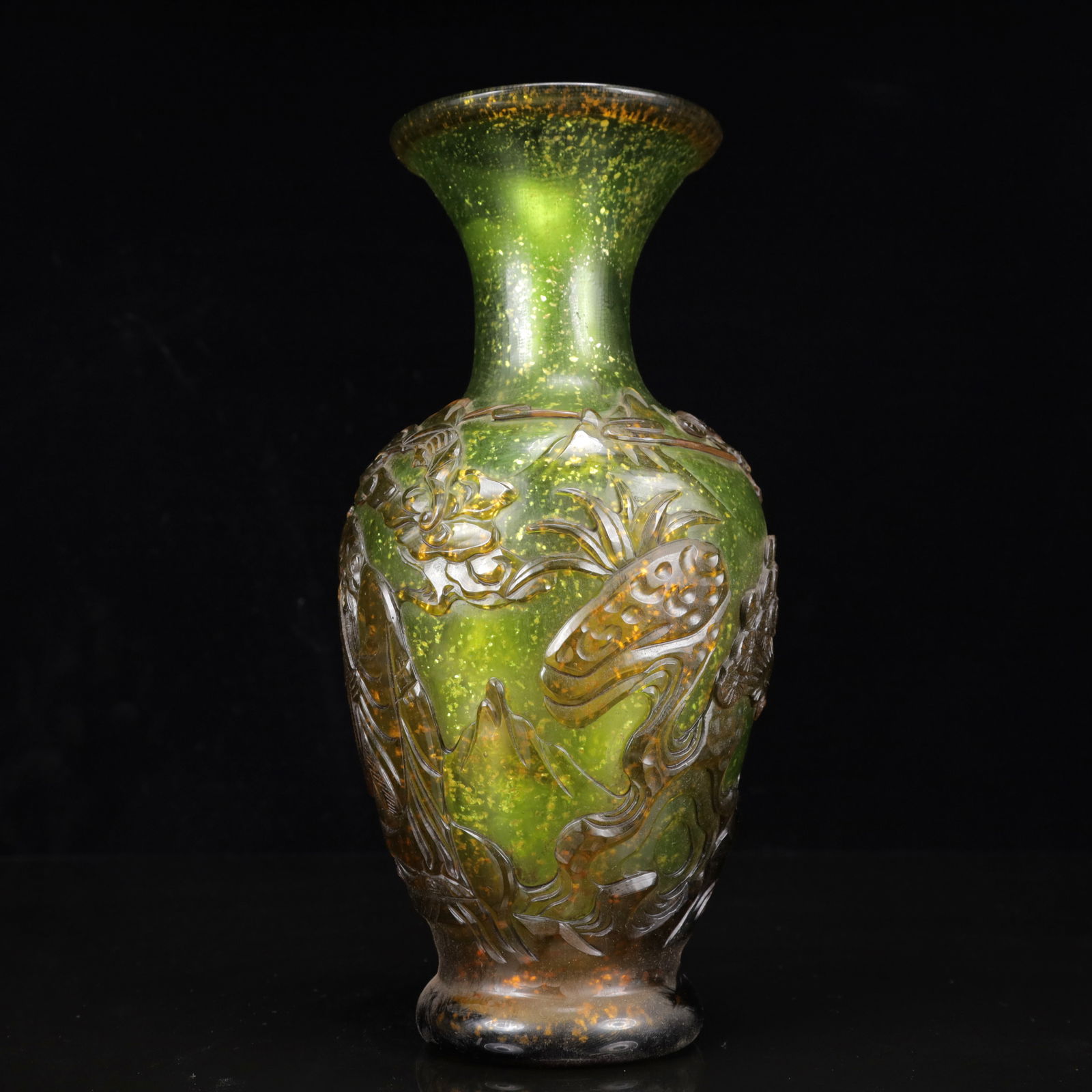 An Exquisite Glass Figure Pattern Vase - 5