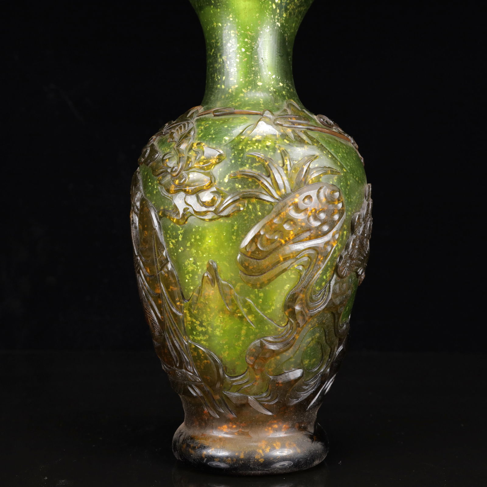 An Exquisite Glass Figure Pattern Vase - 6