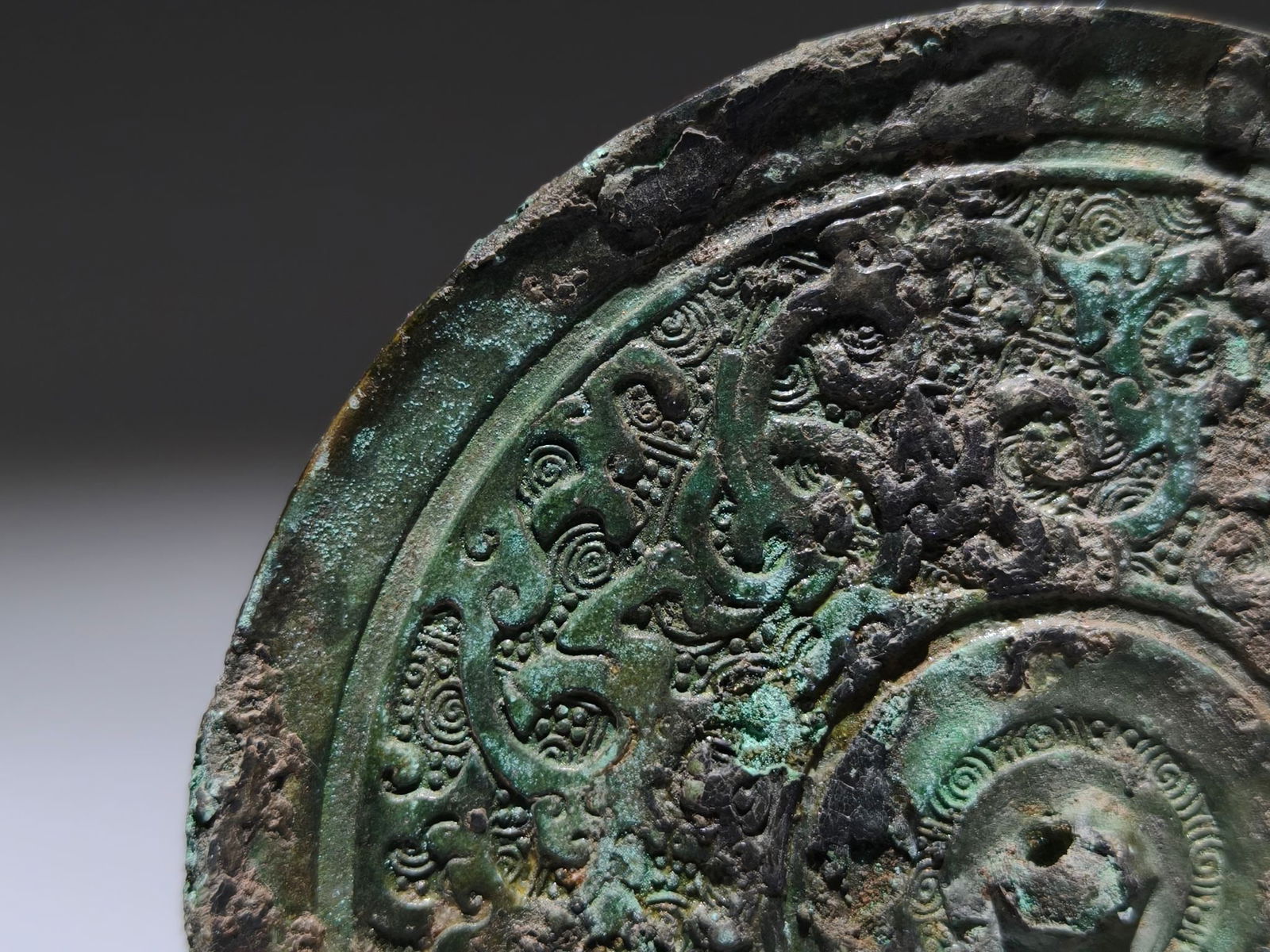 An Archaic Bronze Coiling Dragon Pattern Round Mirror - 4
