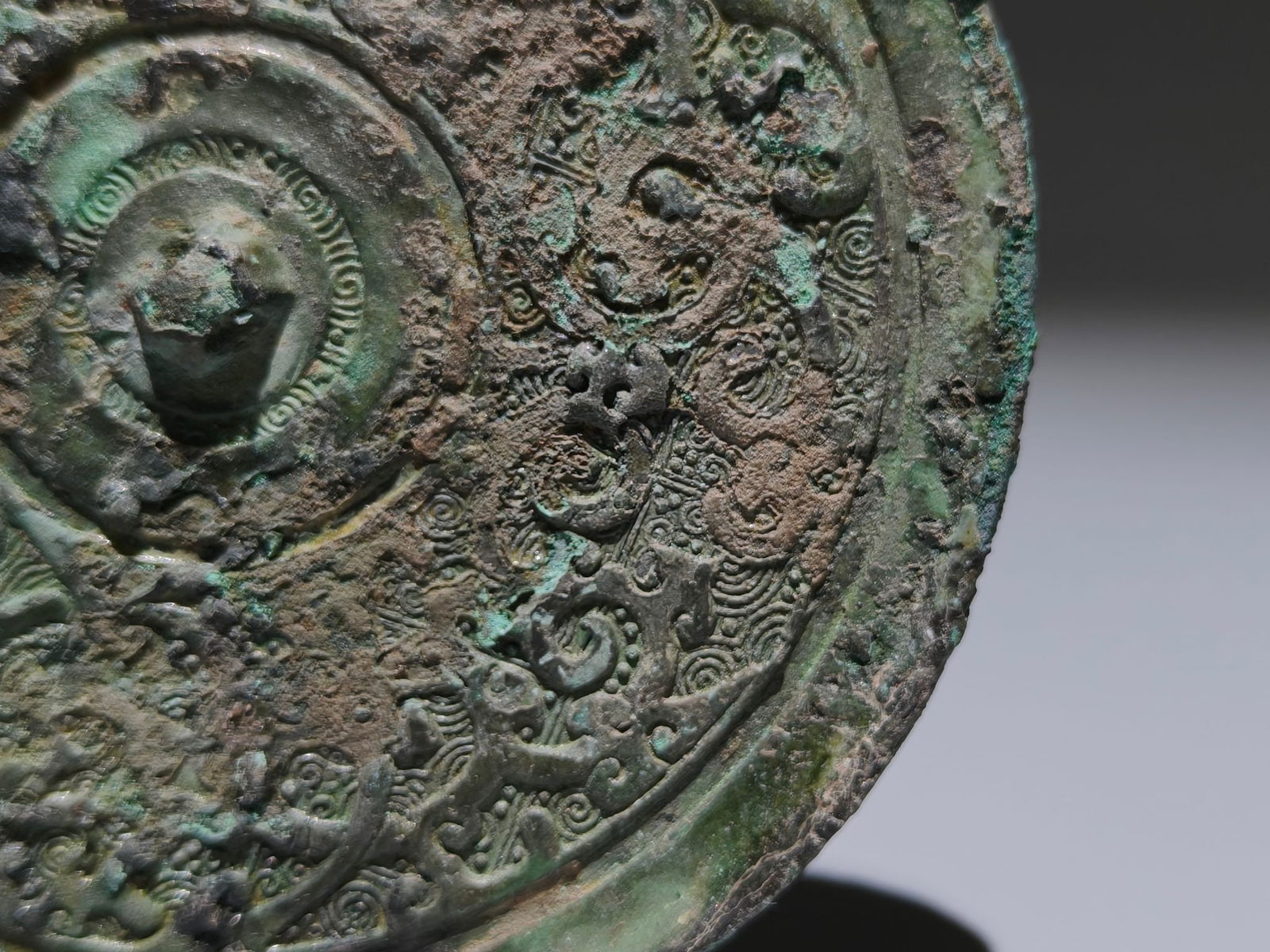 An Archaic Bronze Coiling Dragon Pattern Round Mirror - 5