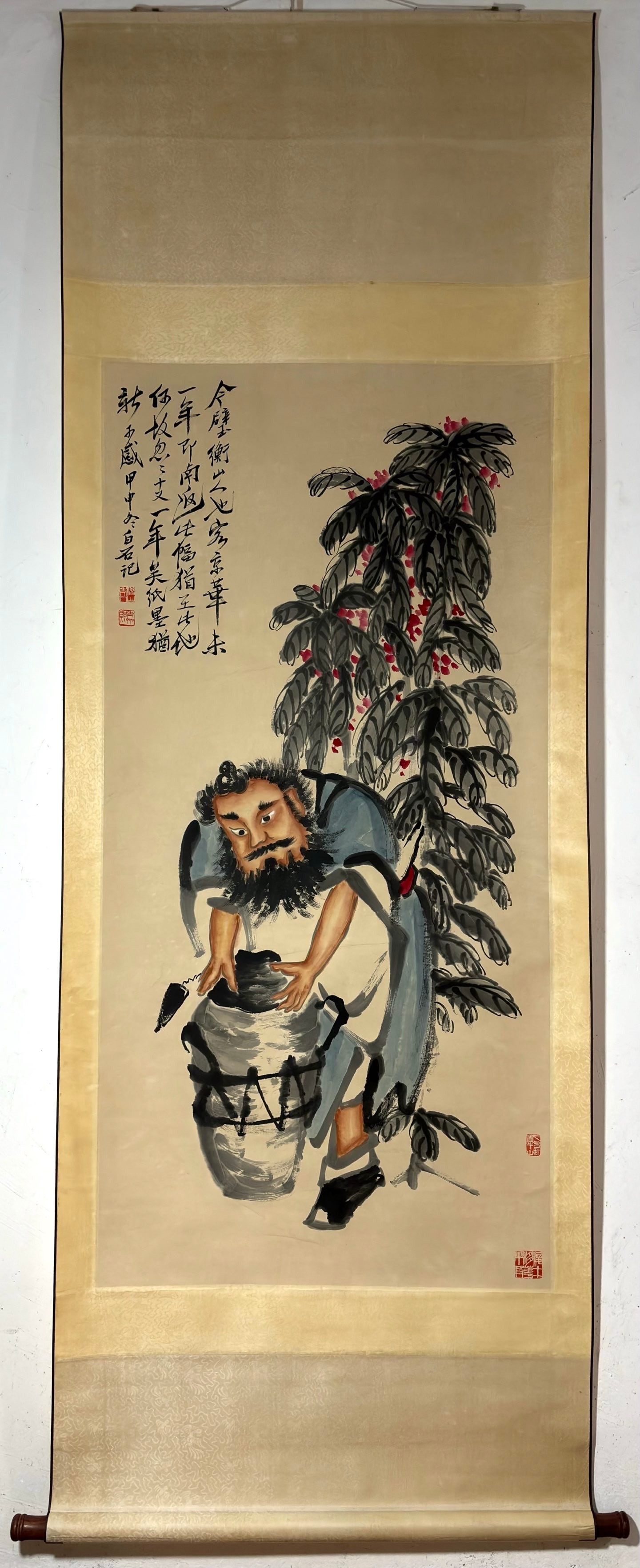A Chinese Vertical Scroll Ink Painting of Figure on Paper,Qi Baishi: A Chinese Vertical Scroll Ink Painting of Figure on Paper,Qi Baishi,Size:(Without frame)53.5inx26.2in 一幅中国水墨人物画立轴,齐&