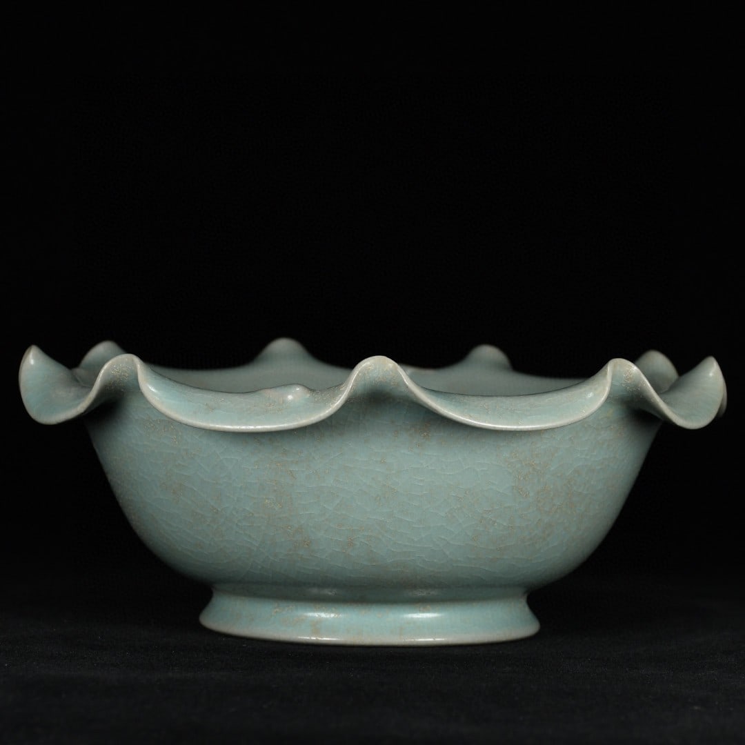 An Exquisite Ru yao Frog Pattern Water Pot (1 of 9)