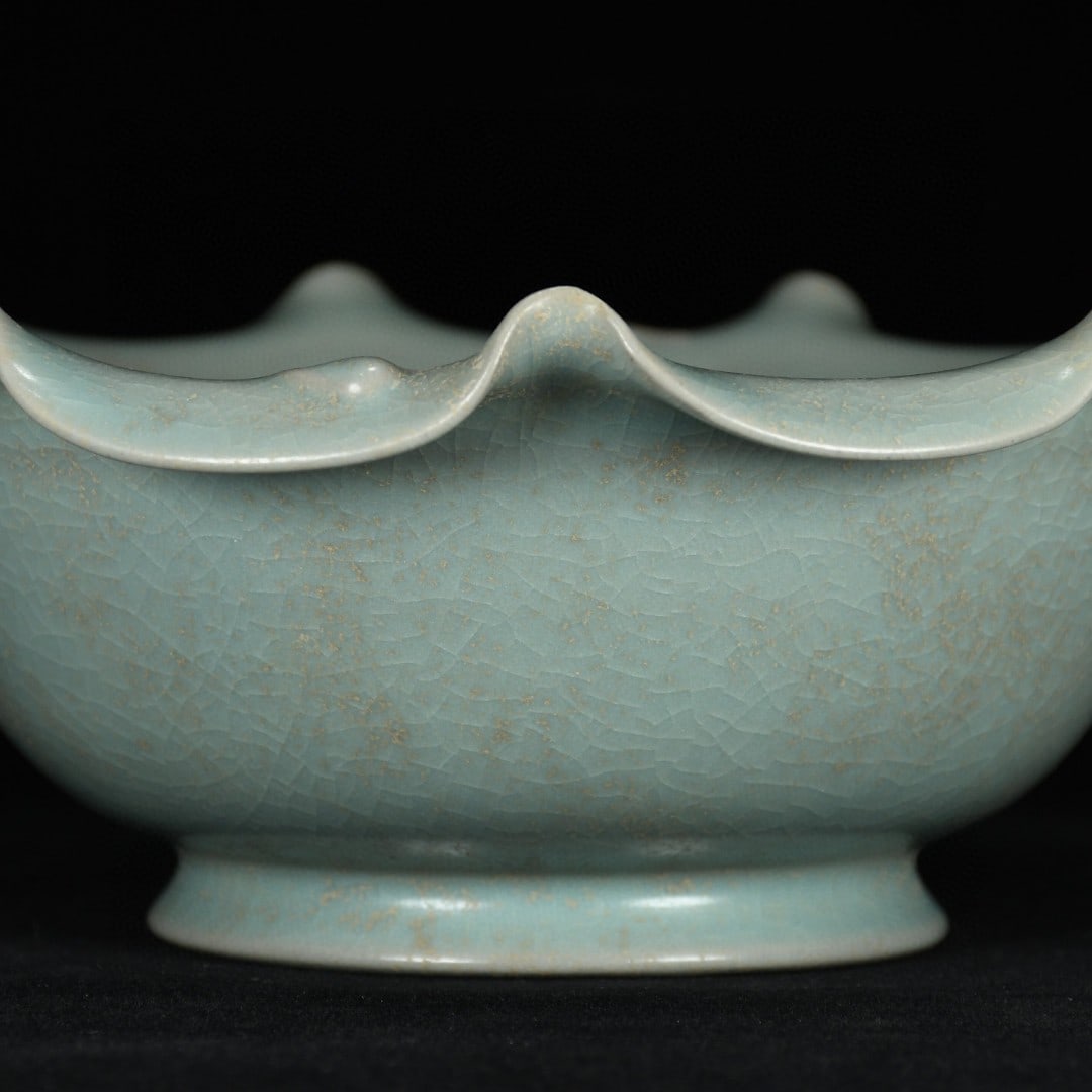 An Exquisite Ru yao Frog Pattern Water Pot - 4