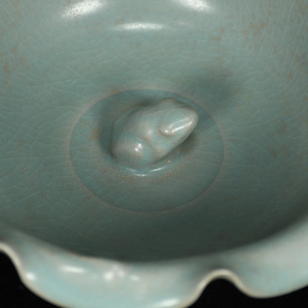An Exquisite Ru yao Frog Pattern Water Pot - 5