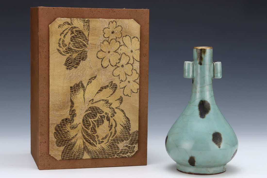 An Exquisite Longquan yao Celadon Glazed Cover with Gold Double-Ears Vase,with an Imperial Poem by: An Exquisite Longquan yao Celadon Glazed Cover with Gold Double-Ears Vase,with an Imperial Poem by Emperor Qianlong,Song Dynasty, China,Size:9.8inx5.8in 