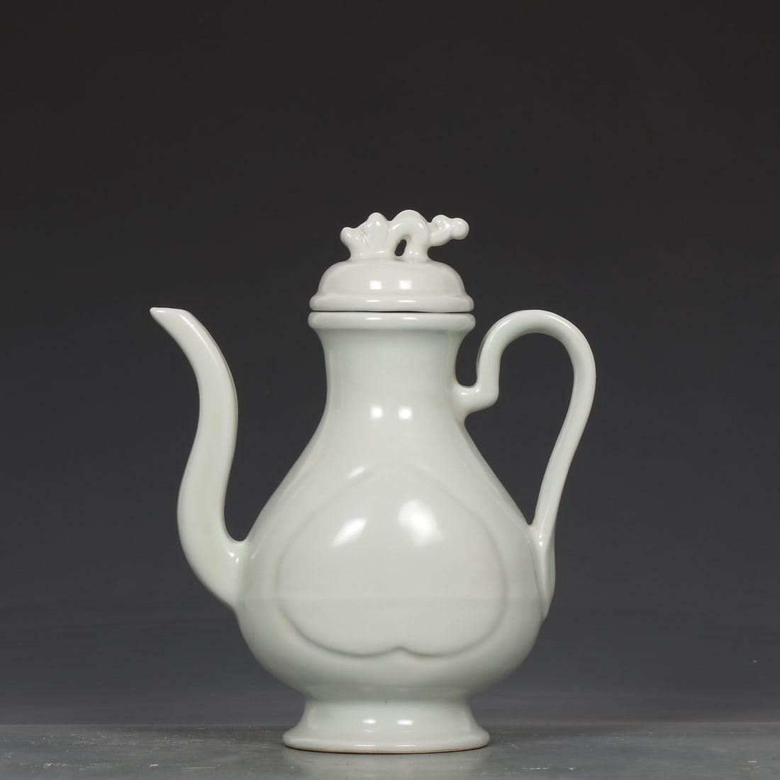 An Exquisite White Glazed Ewer - 2