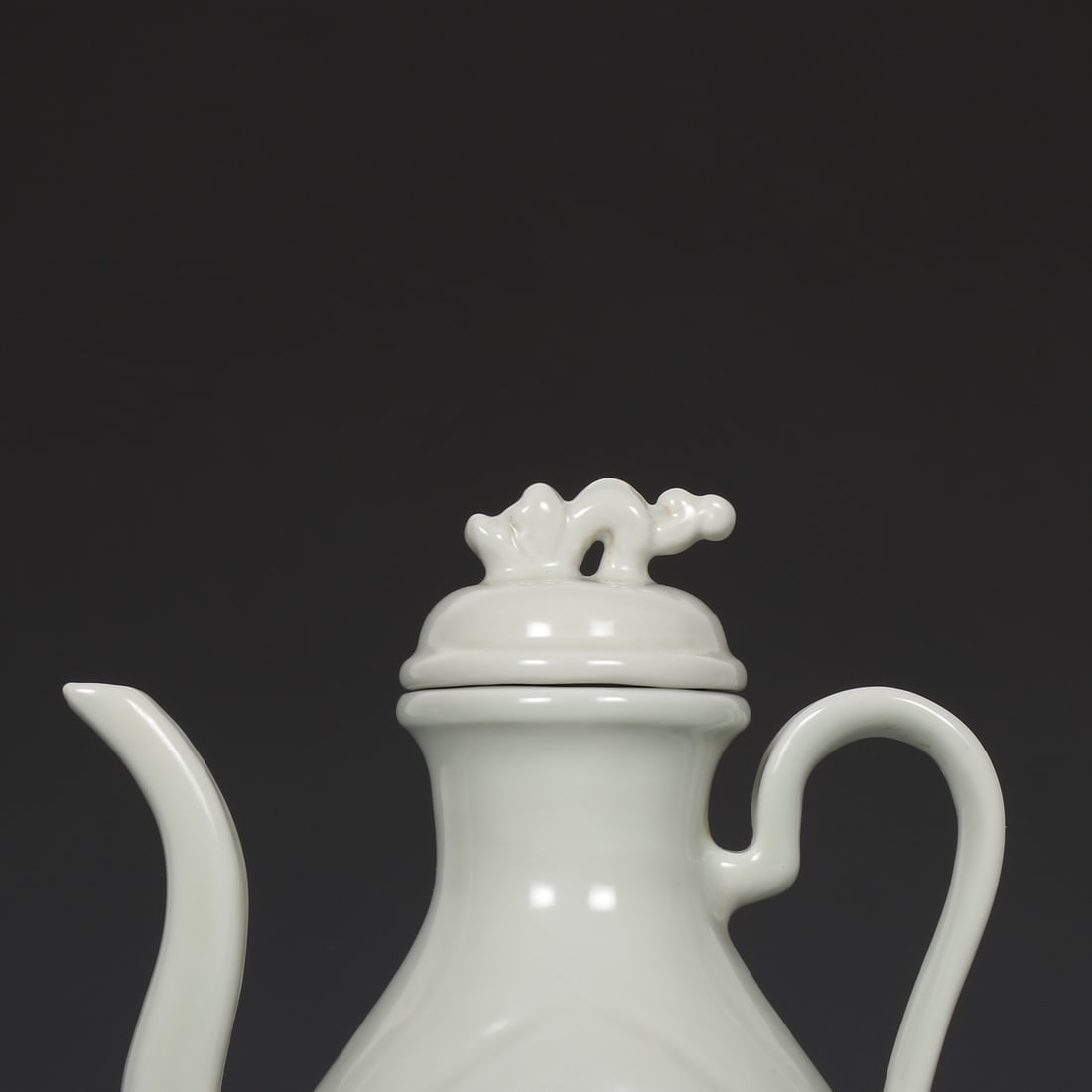 An Exquisite White Glazed Ewer - 3