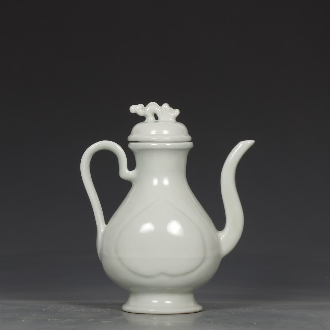 An Exquisite White Glazed Ewer - 6