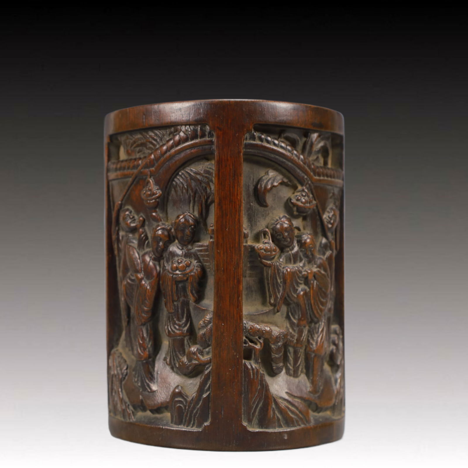 An Exquisite Bamboo Character and Story Pattern Brush Pot: An Exquisite Bamboo Character and Story Pattern Brush Pot,Qing Dynasty,China,Size:4.3inx3.9inx5.8in,Weight:300g 