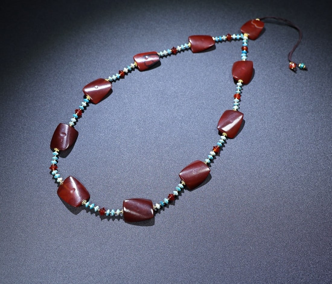 An Exquisite Agate Necklace (1 of 9)