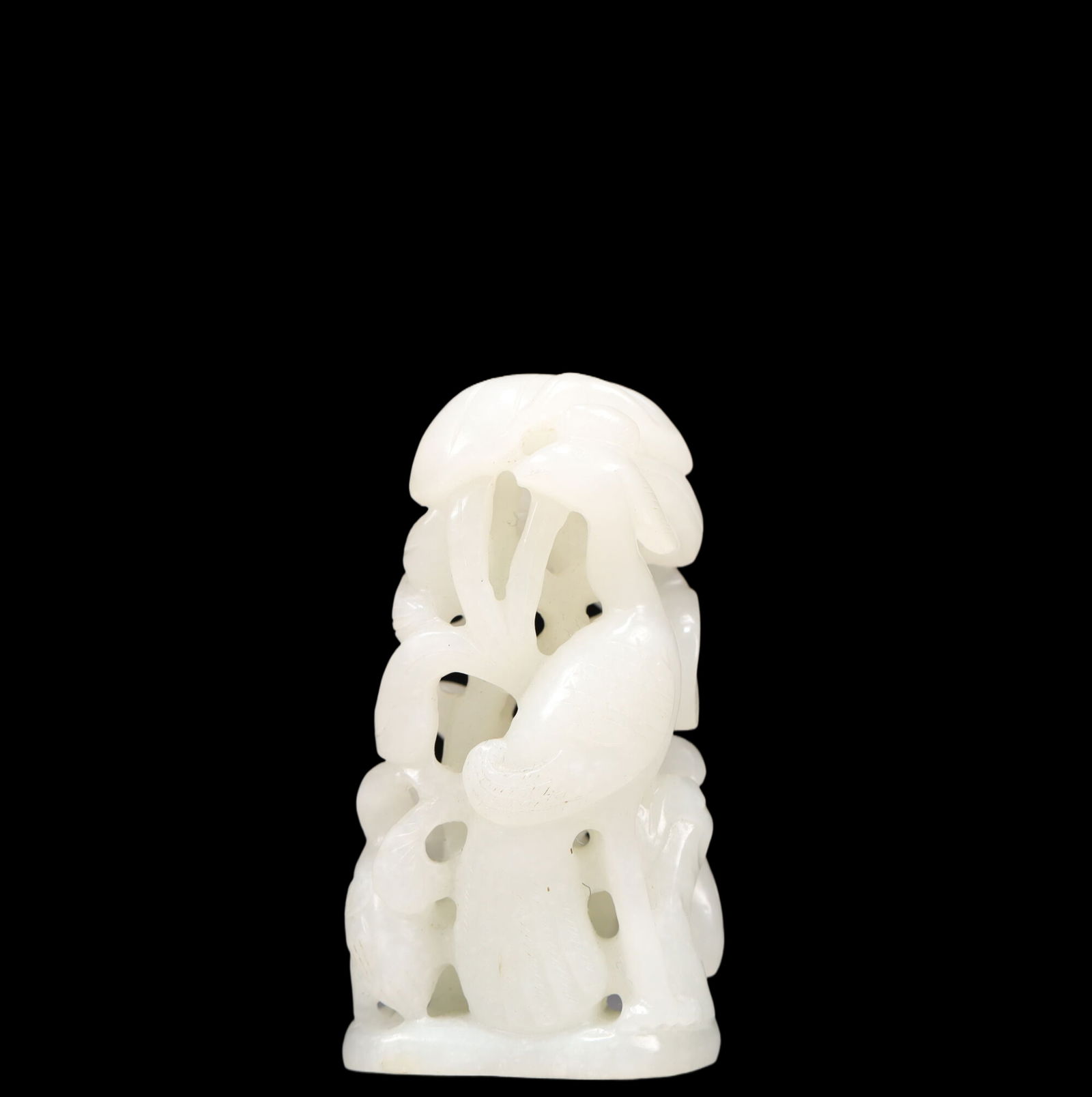 An Exquisite White Jade Crane Pattern Ornament: An Exquisite White Jade Crane Pattern Ornament, Qing Dynasty, China, Size:1.6inx1.1inx3.1in, Weight:121g 精美的白玉鹤纹摆件,中国଀