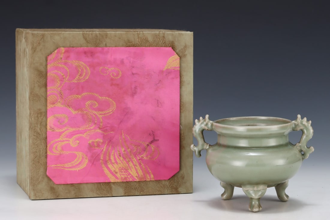 An Exquisite Longquan yao Celadon Glazed Fish-Ears Tripod Censer: An Exquisite Longquan yao Celadon Glazed Fish-Ears Tripod Censer,Song Dynasty, China,Size:4.6inx6.3in 