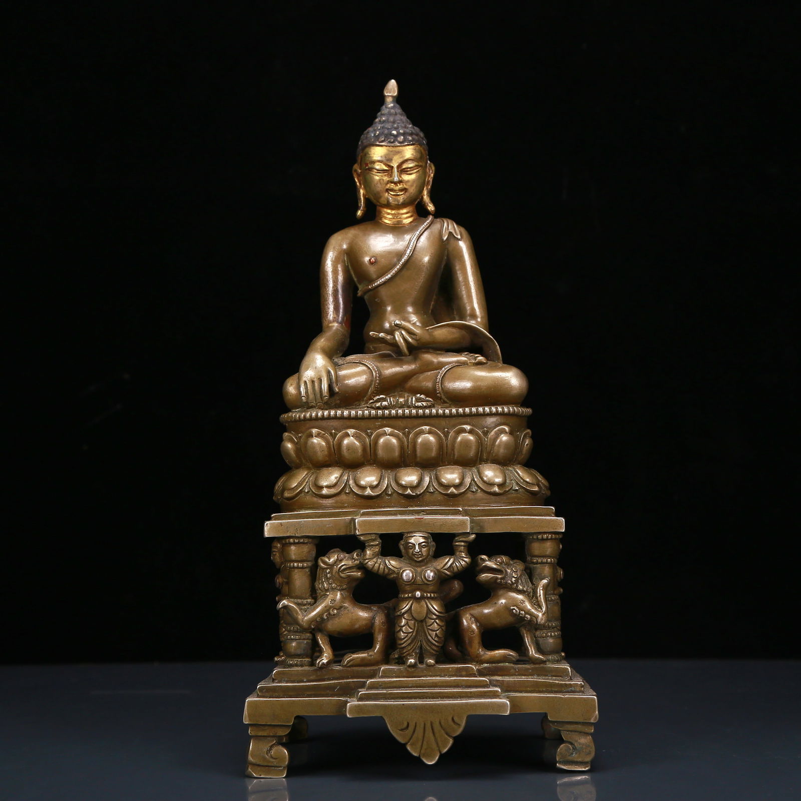 An Exquisite Alloy Copper Statue of Sakyamuni (1 of 11)