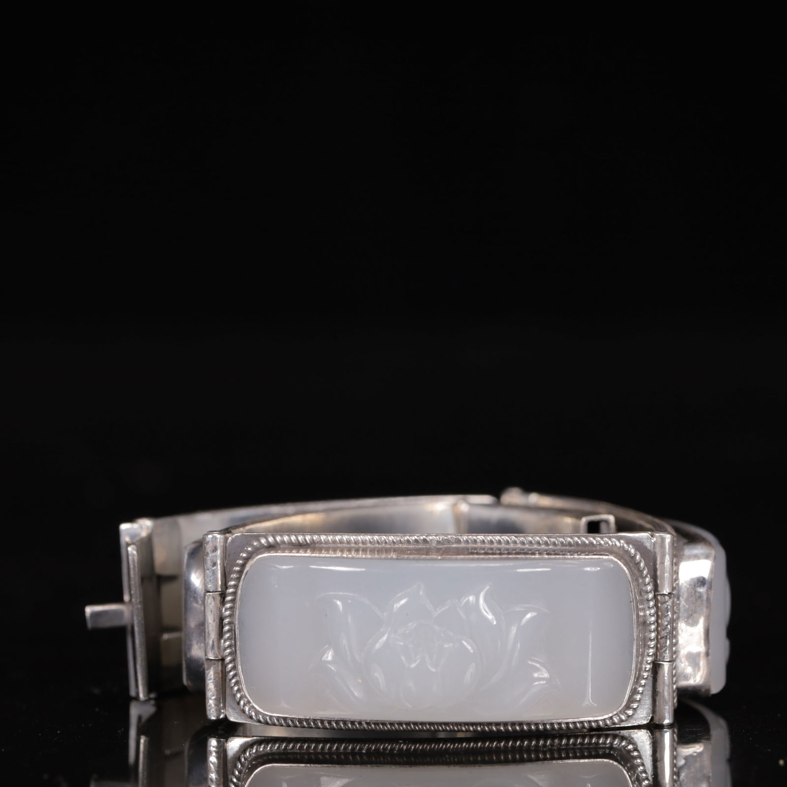 An Exquisite Silver Inlaid White Jade Flower and Bird Pattern Bracelets: An Exquisite Silver Inlaid White Jade Flower and Bird Pattern Bracelets,Qing Dynasty, China,Size:7.9inx0.8in,Weight:97g 银嵌白玉花卉纹手串,中