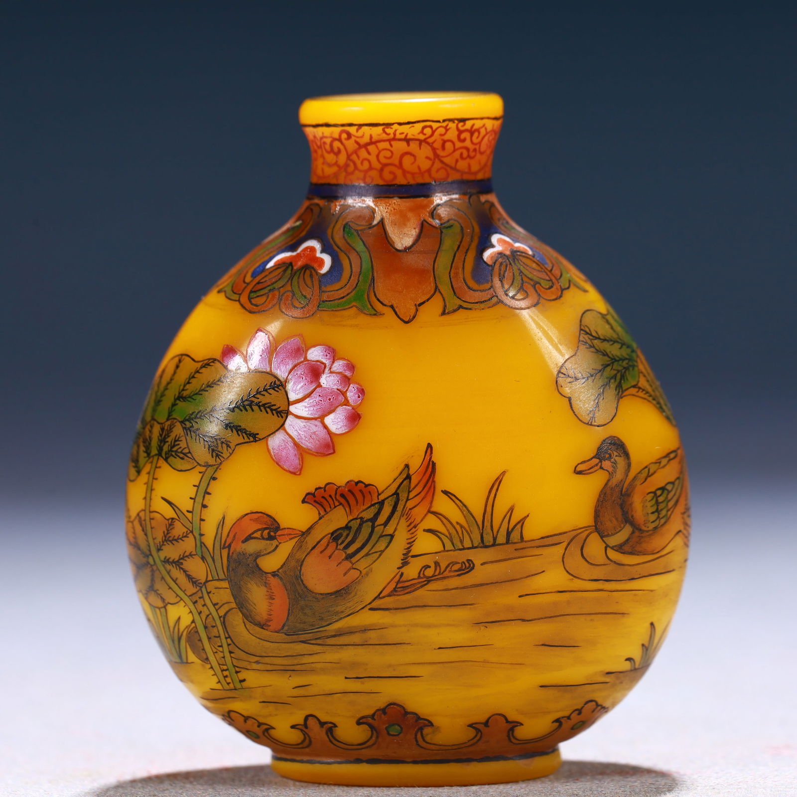An Exquisite Glass Flower and Bird Pattern Snuff Bottle: An Exquisite Glass Flower and Bird Pattern Snuff Bottle,Qing Dynasty, China,Qianlong Four-character Mark,Size:2inx0.8inx2.6in,Weight:118g 