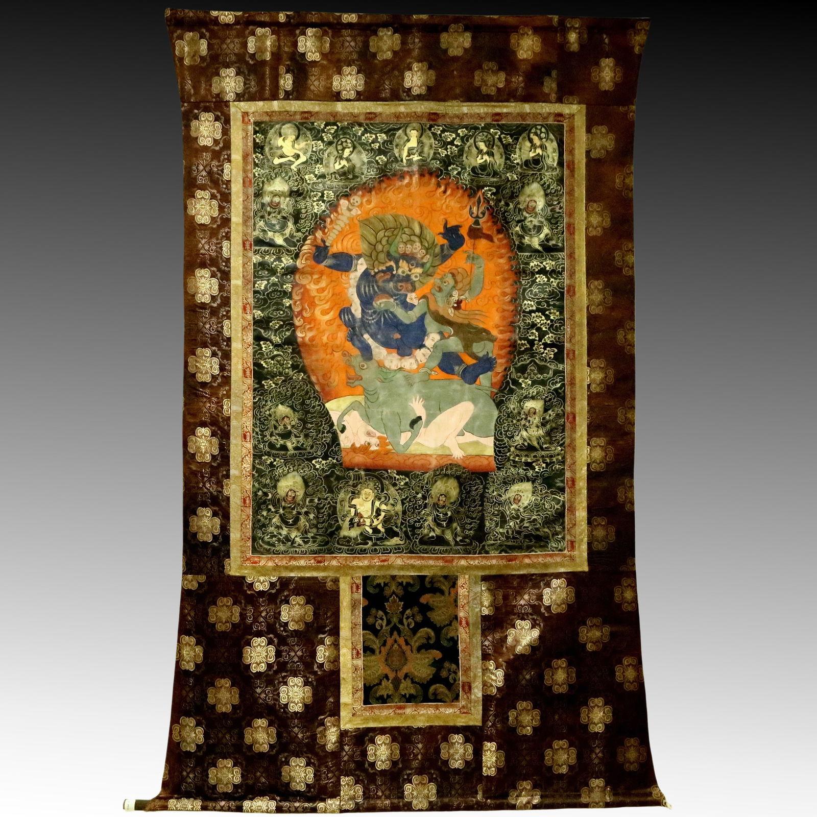 An Exquisite Brocade Painted Color Statue of Vajra Tangka: An Exquisite Brocade Painted Color Statue of Vajra Tangka,Qing Dynasty, China,Size:51.2inx81.5in 织锦彩绘金刚像唐卡，清代