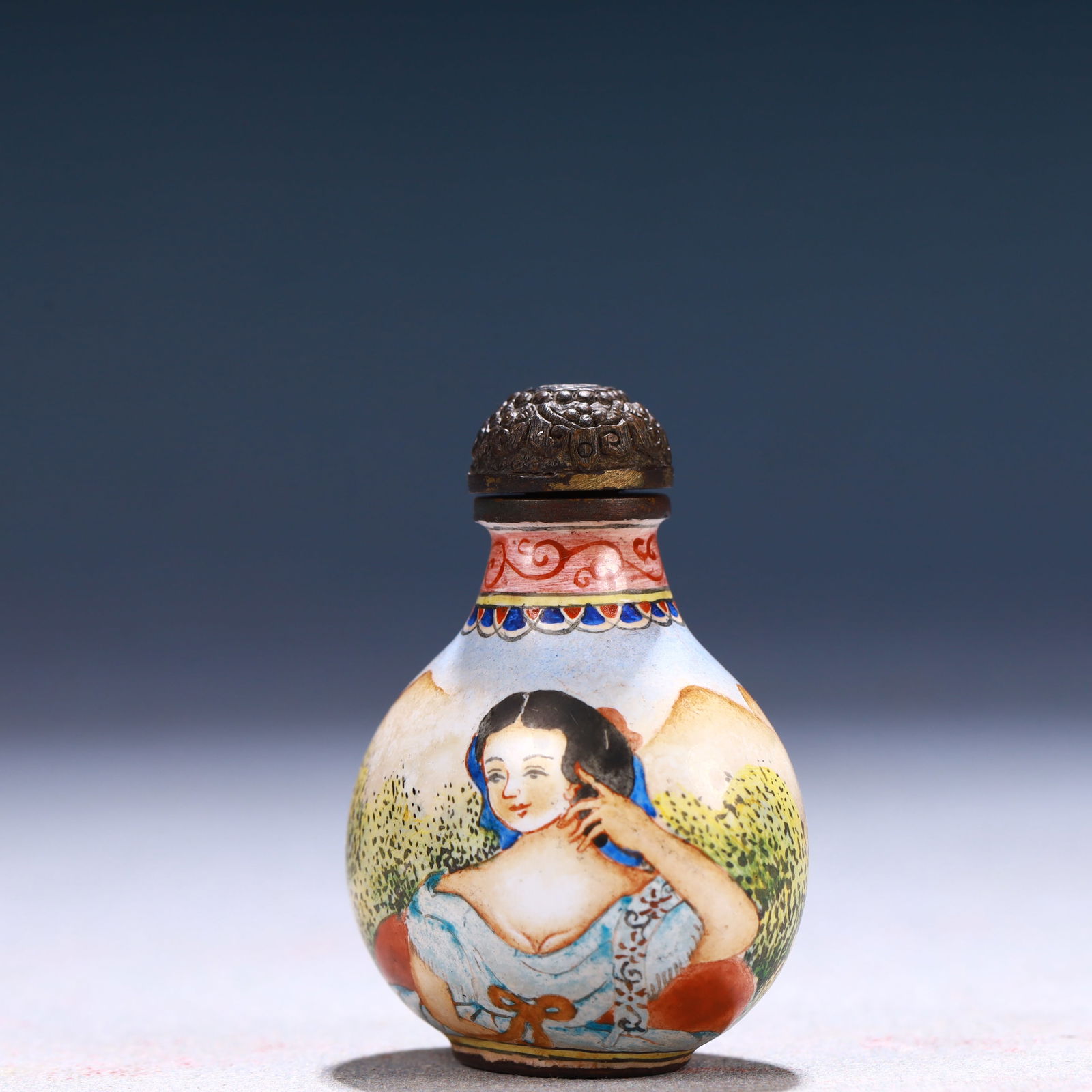 An Exquisite Painted Enamel Figure Pattern Snuff Bottle - 2