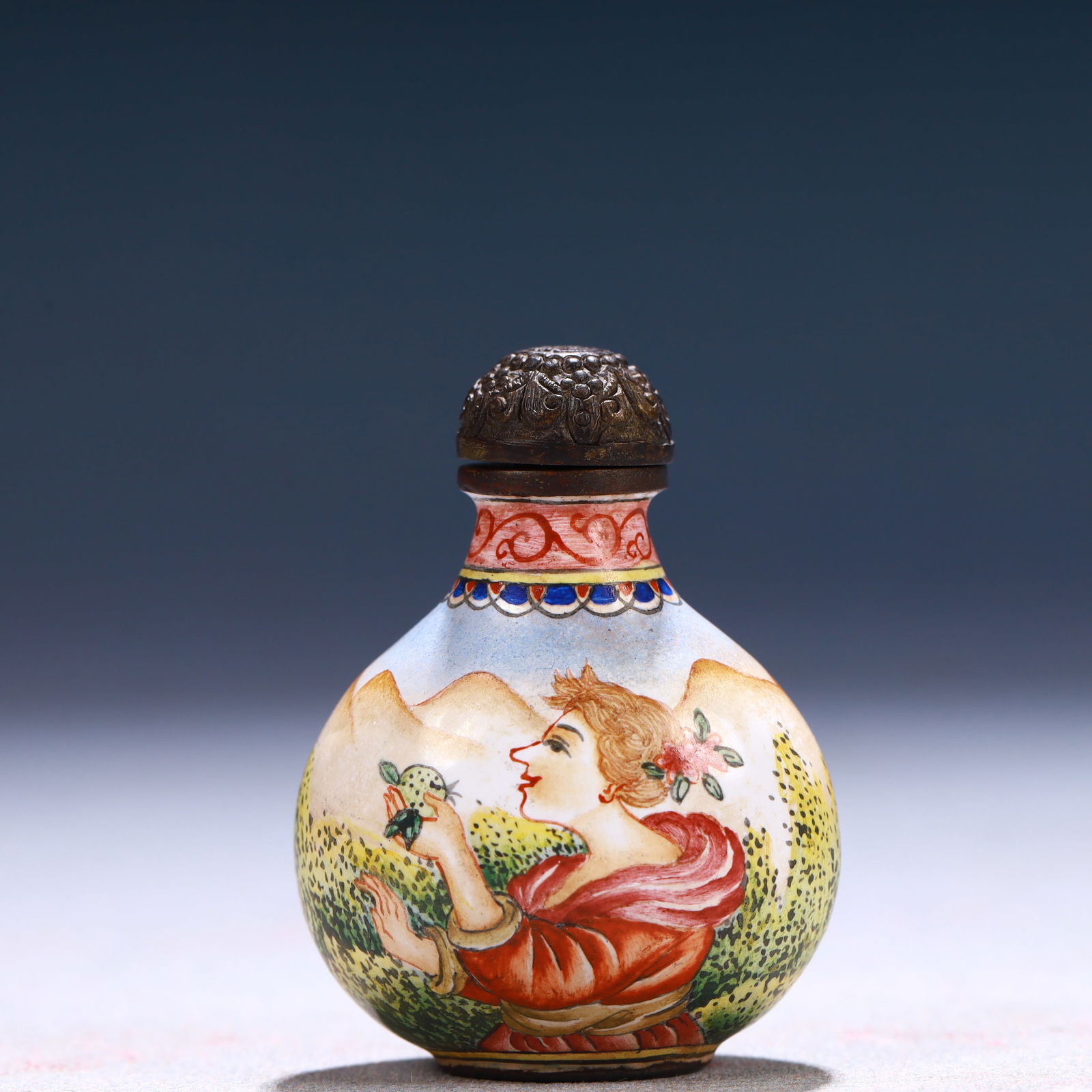 An Exquisite Painted Enamel Figure Pattern Snuff Bottle - 5