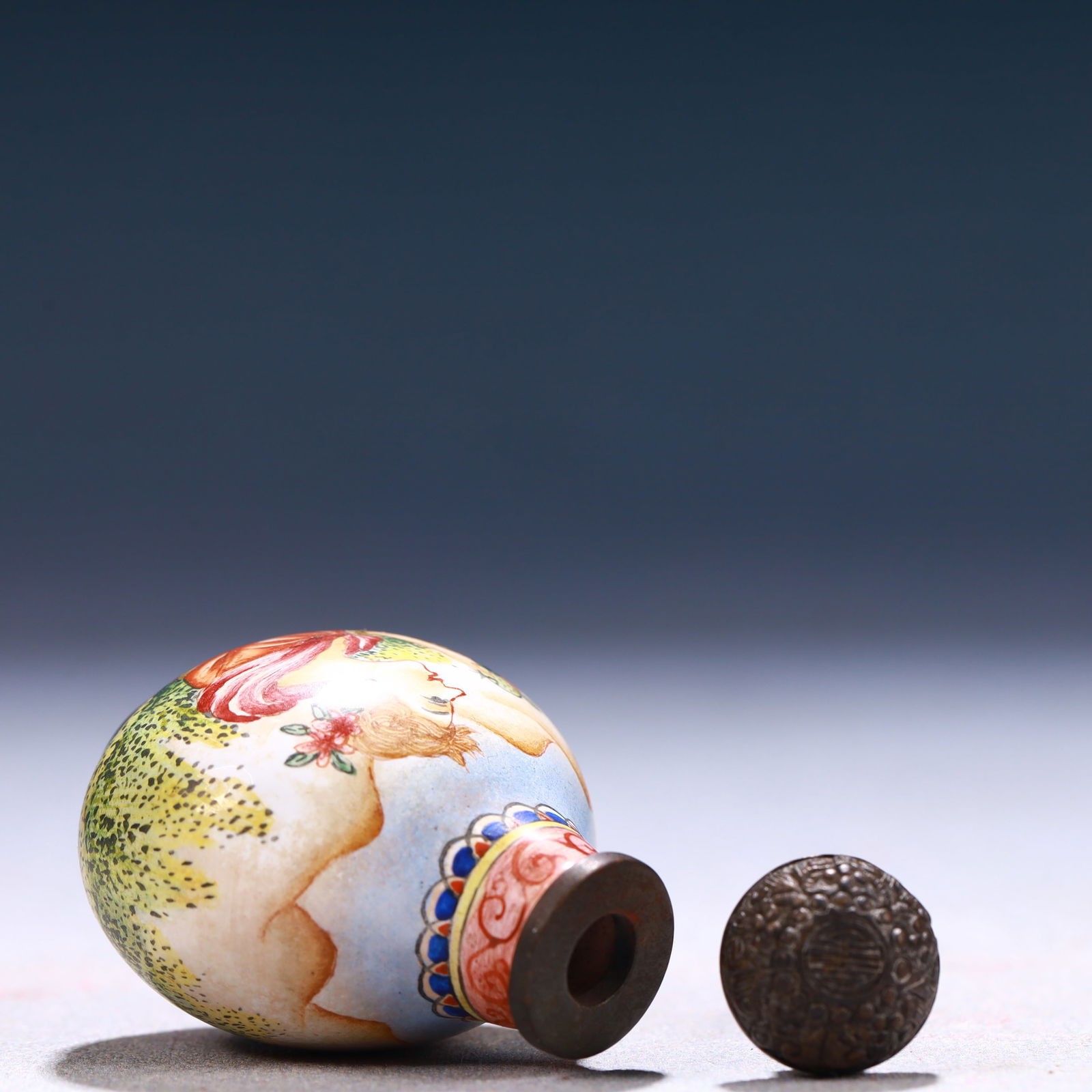 An Exquisite Painted Enamel Figure Pattern Snuff Bottle - 7