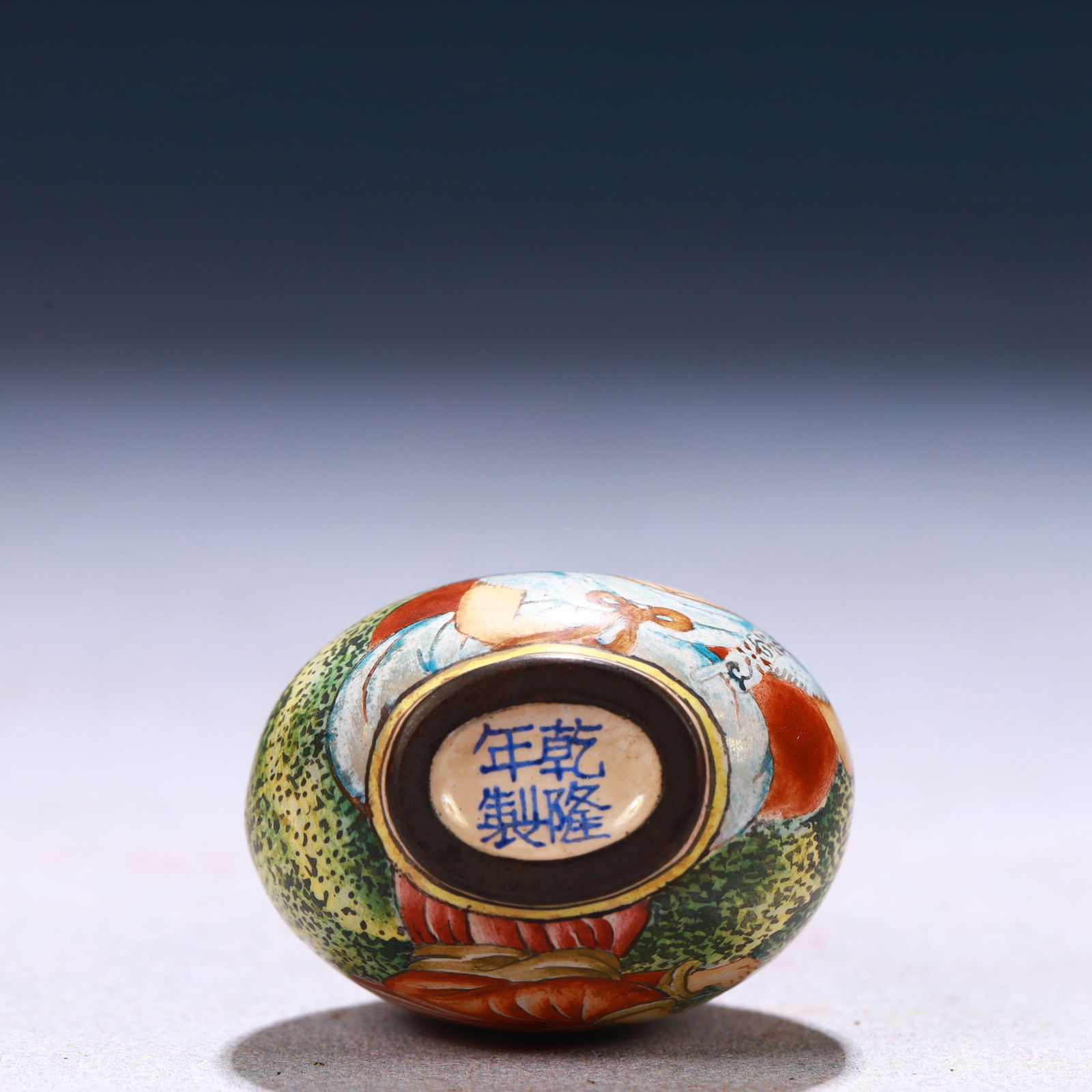 An Exquisite Painted Enamel Figure Pattern Snuff Bottle - 8