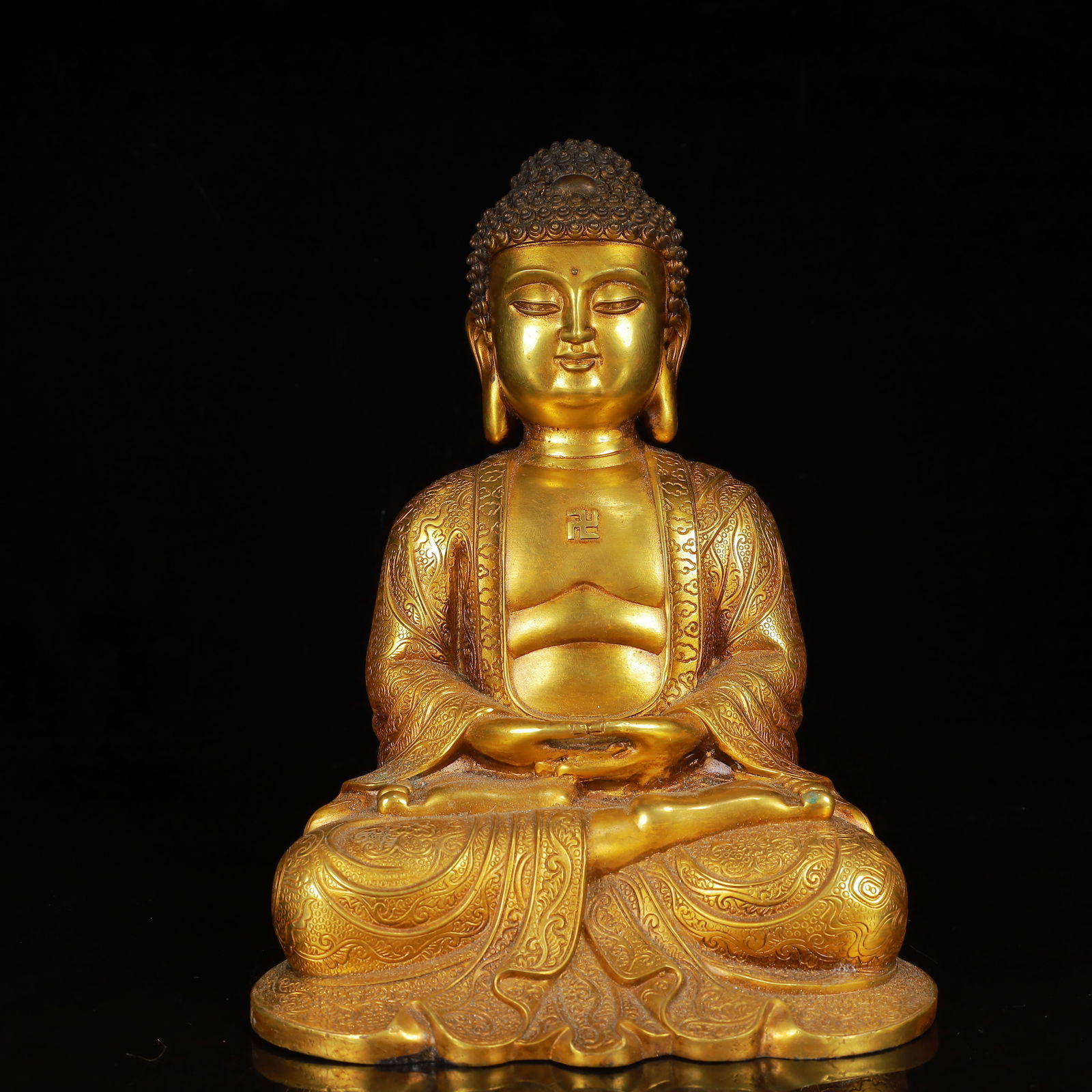 An Exquisite Gilt Bronze Statue of Sakyamuni: An Exquisite Gilt Bronze Statue of Sakyamuni,Qing Dynasty,China,Size:6.7inx5.5inx8.7in,Weight:2250g 铜鎏金释迦摩尼像,中国清代
