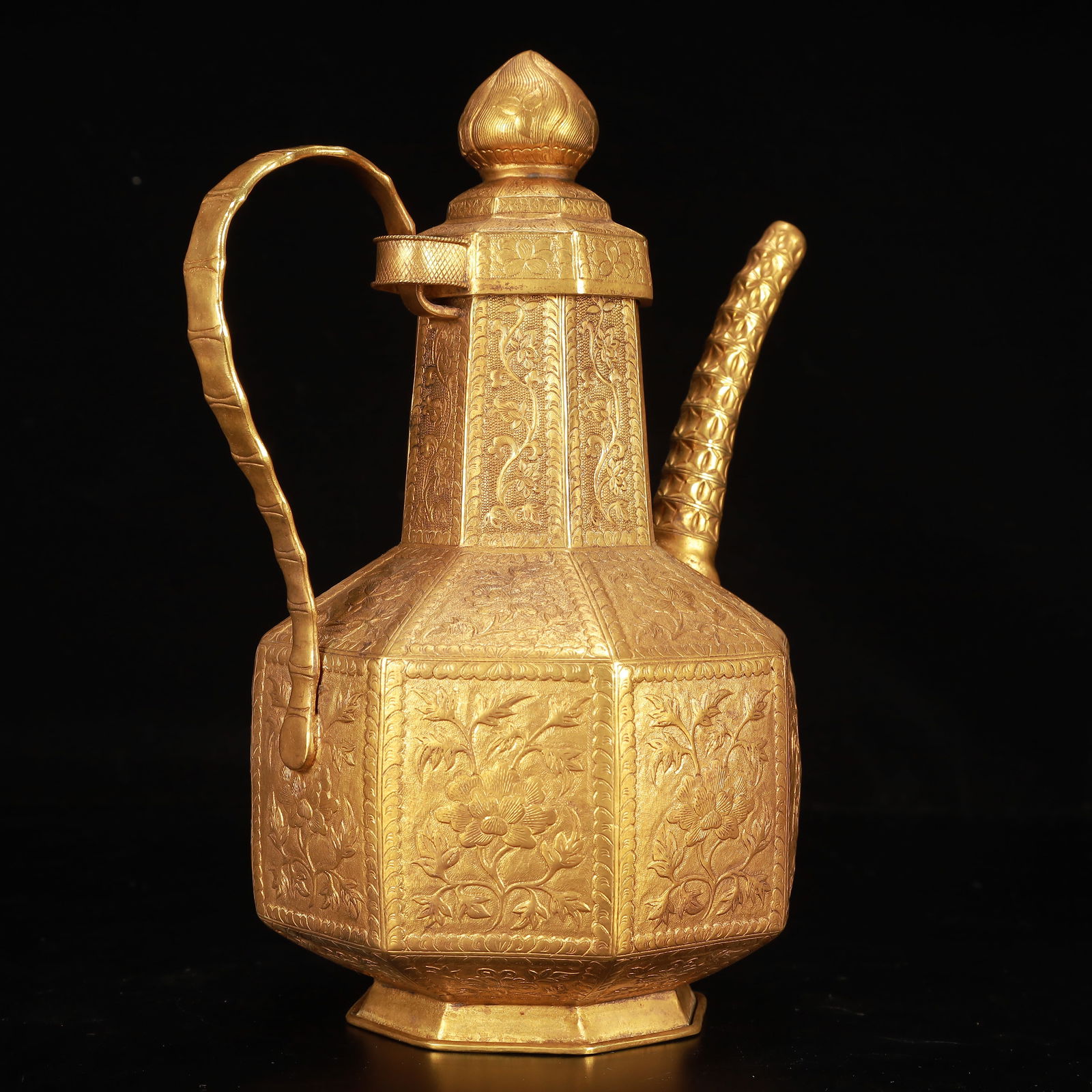 An Exquisite Gilt Bronze Flower Pattern Ewer - 10