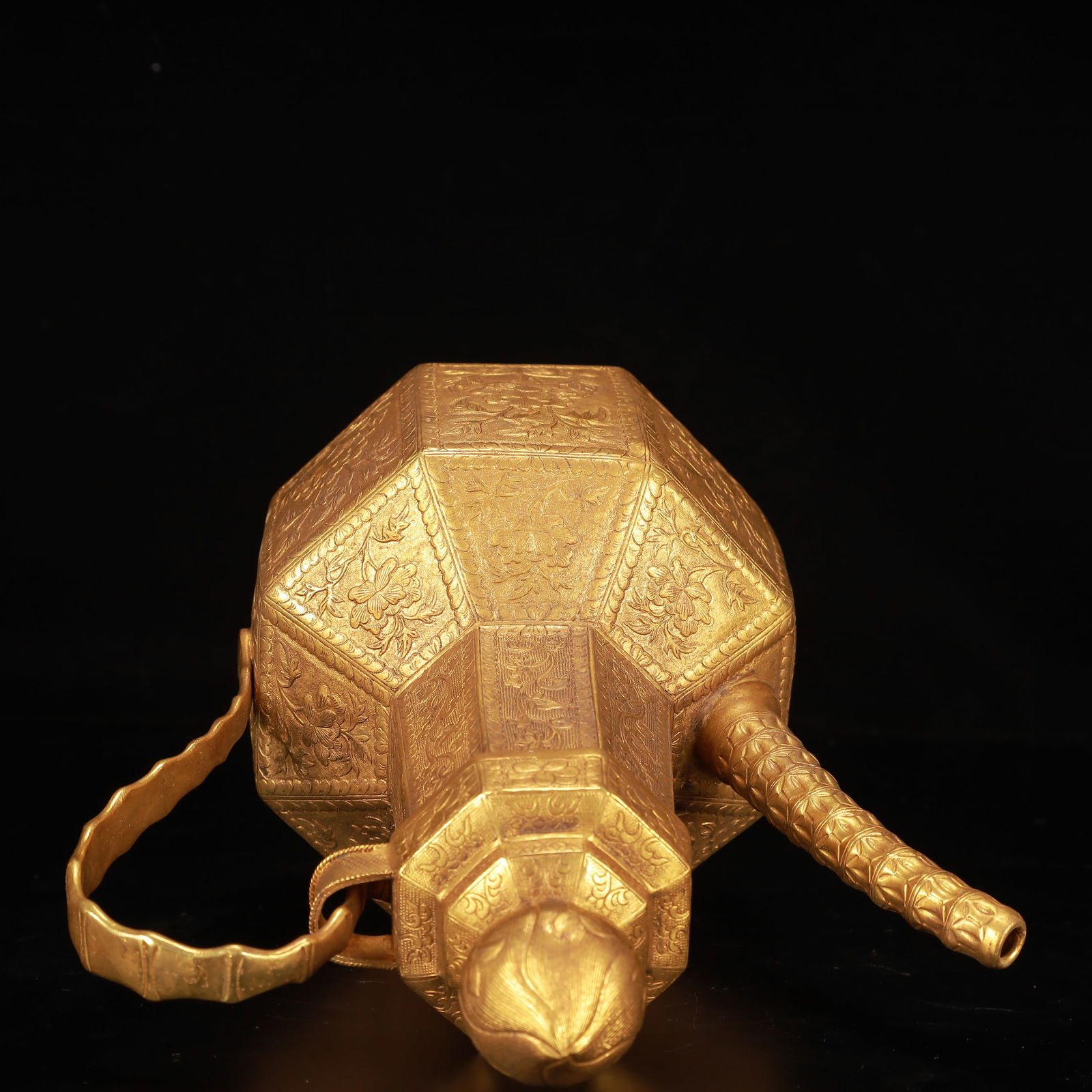 An Exquisite Gilt Bronze Flower Pattern Ewer - 12