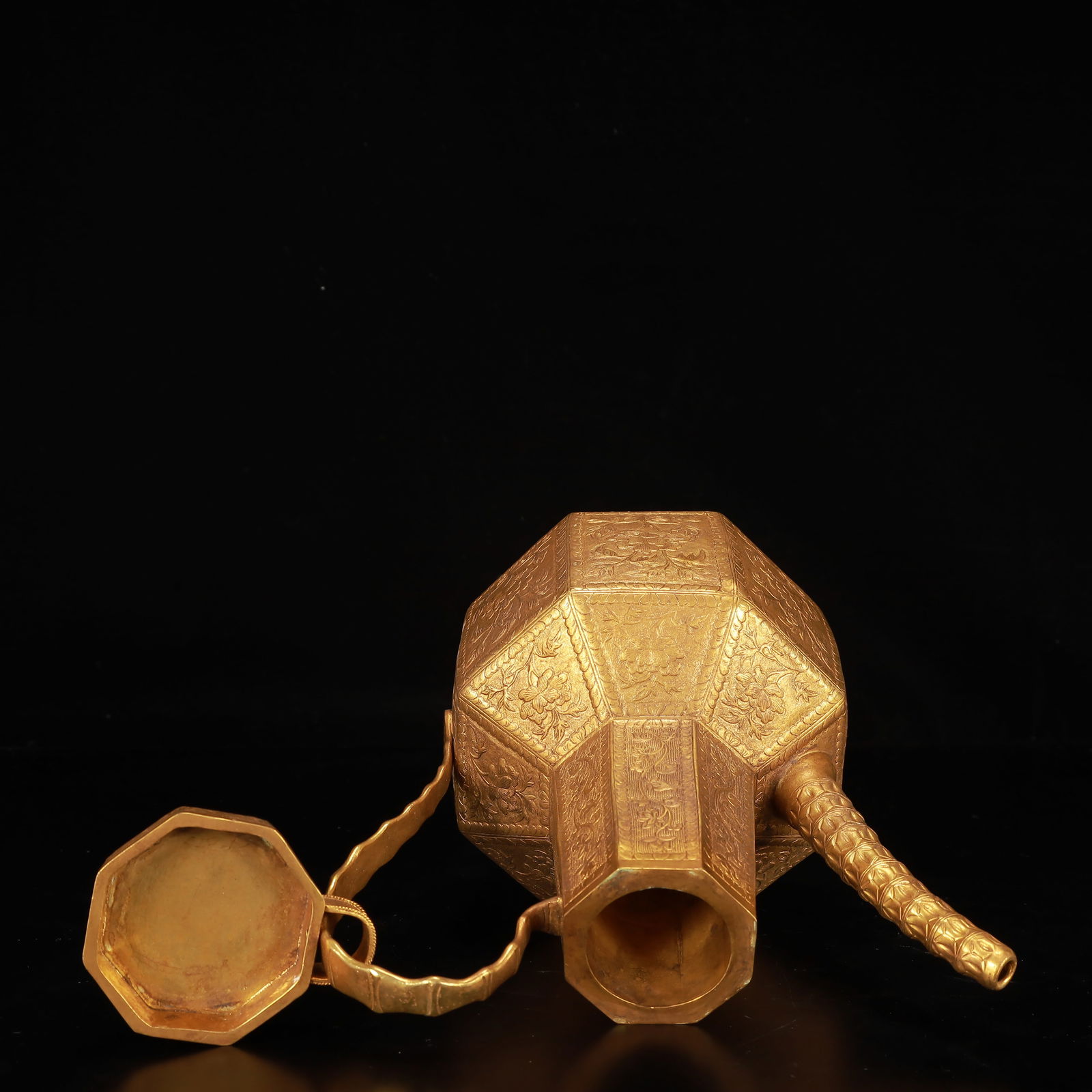 An Exquisite Gilt Bronze Flower Pattern Ewer - 13