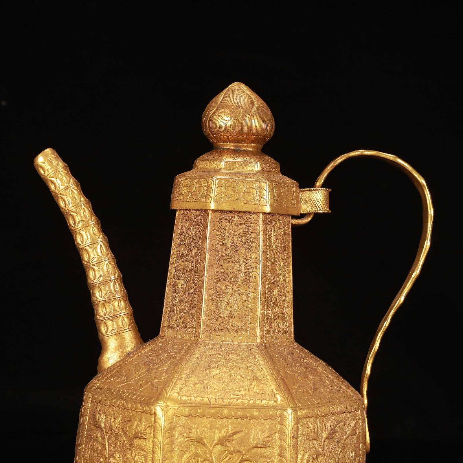 An Exquisite Gilt Bronze Flower Pattern Ewer - 2