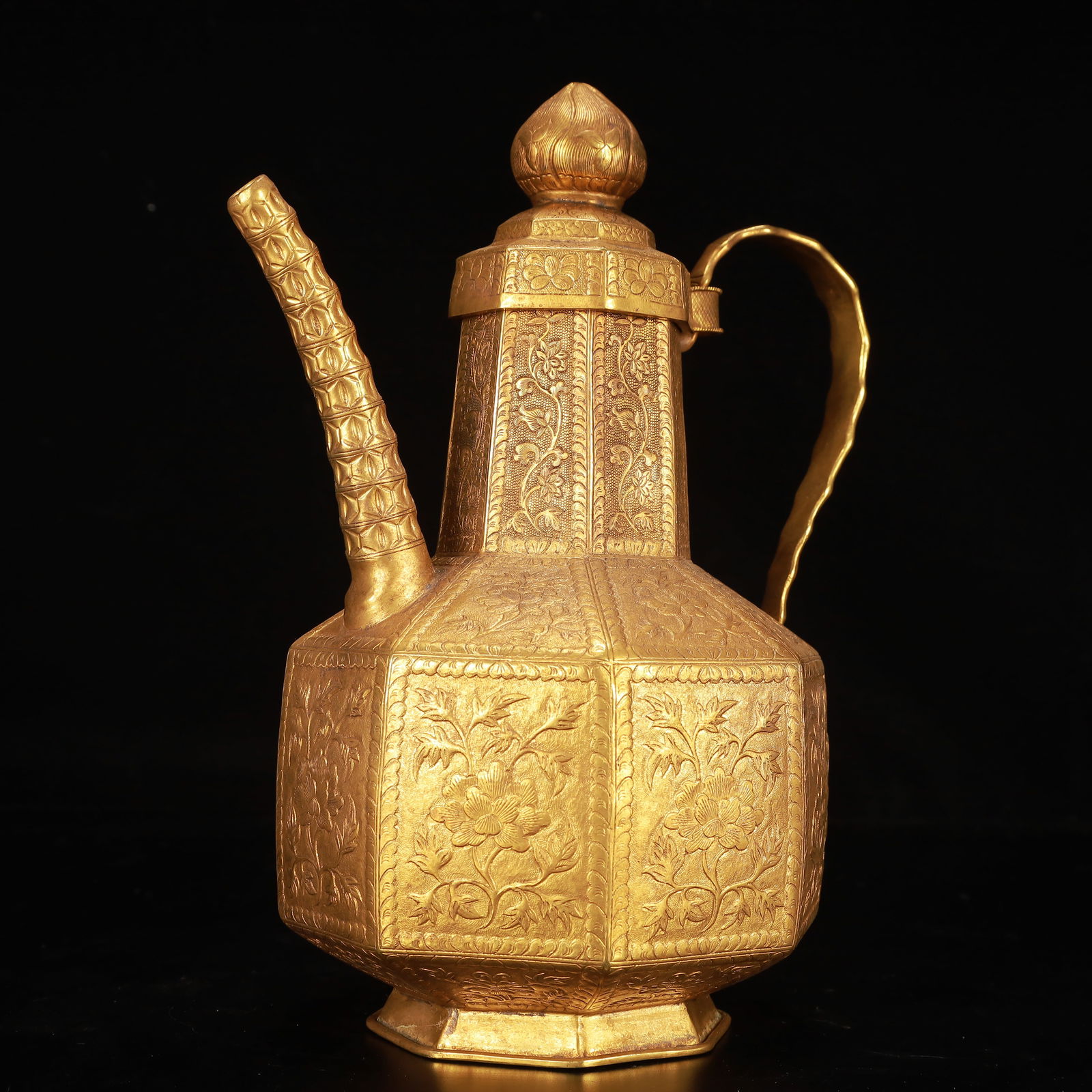 An Exquisite Gilt Bronze Flower Pattern Ewer - 4