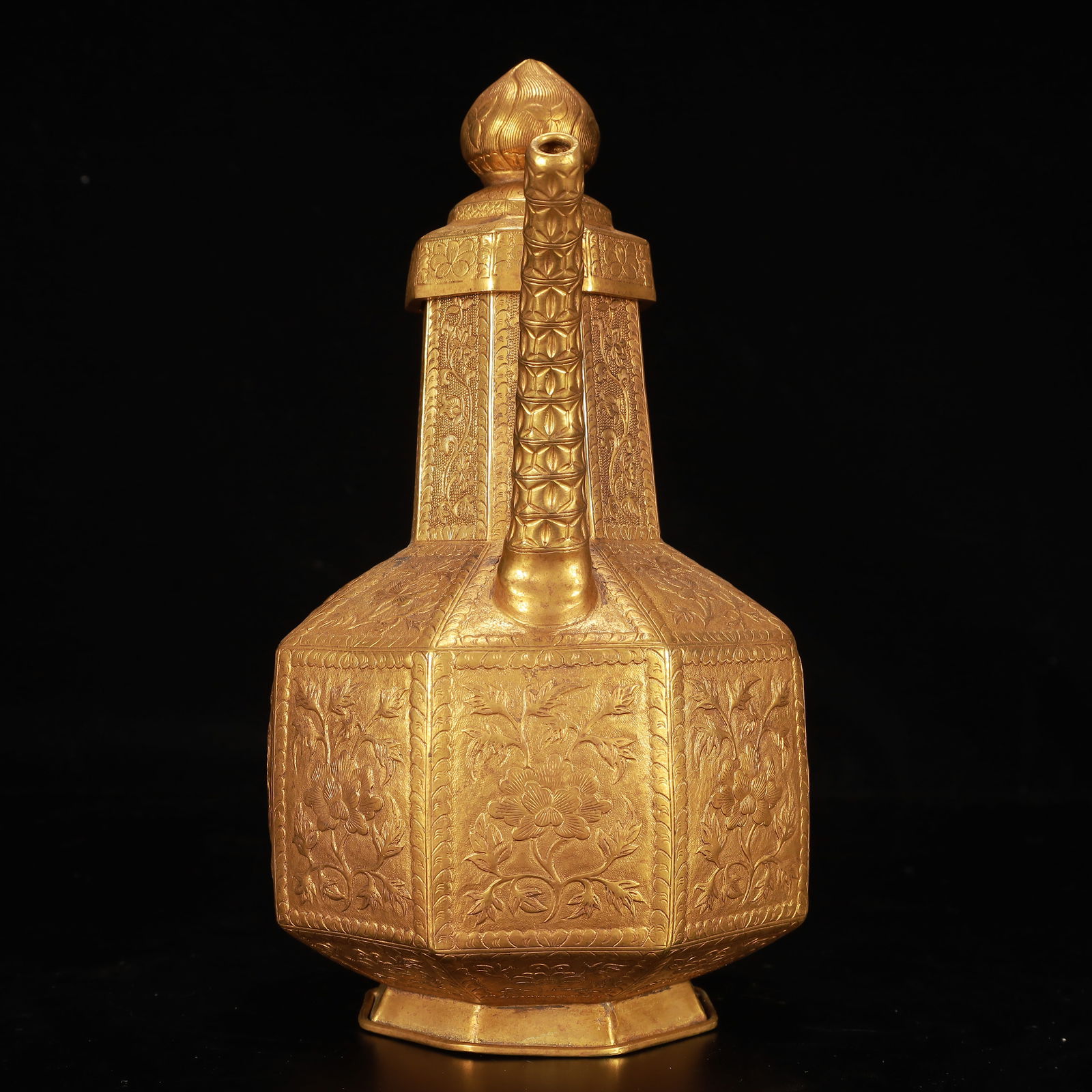 An Exquisite Gilt Bronze Flower Pattern Ewer - 5