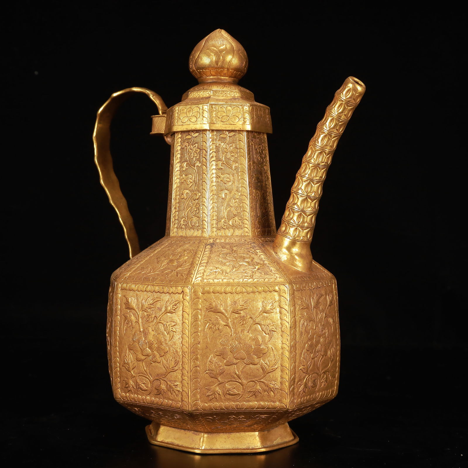An Exquisite Gilt Bronze Flower Pattern Ewer - 6