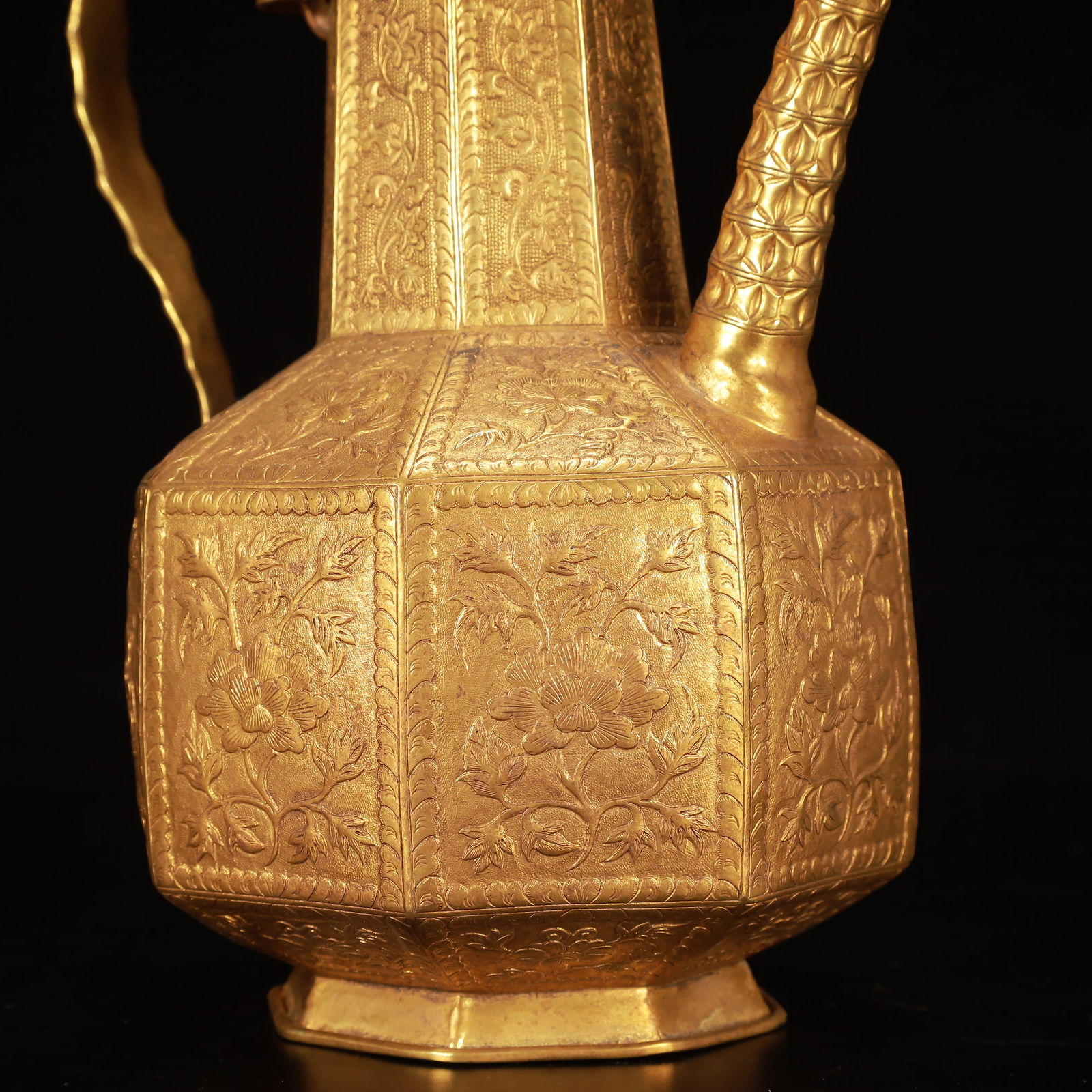 An Exquisite Gilt Bronze Flower Pattern Ewer - 8