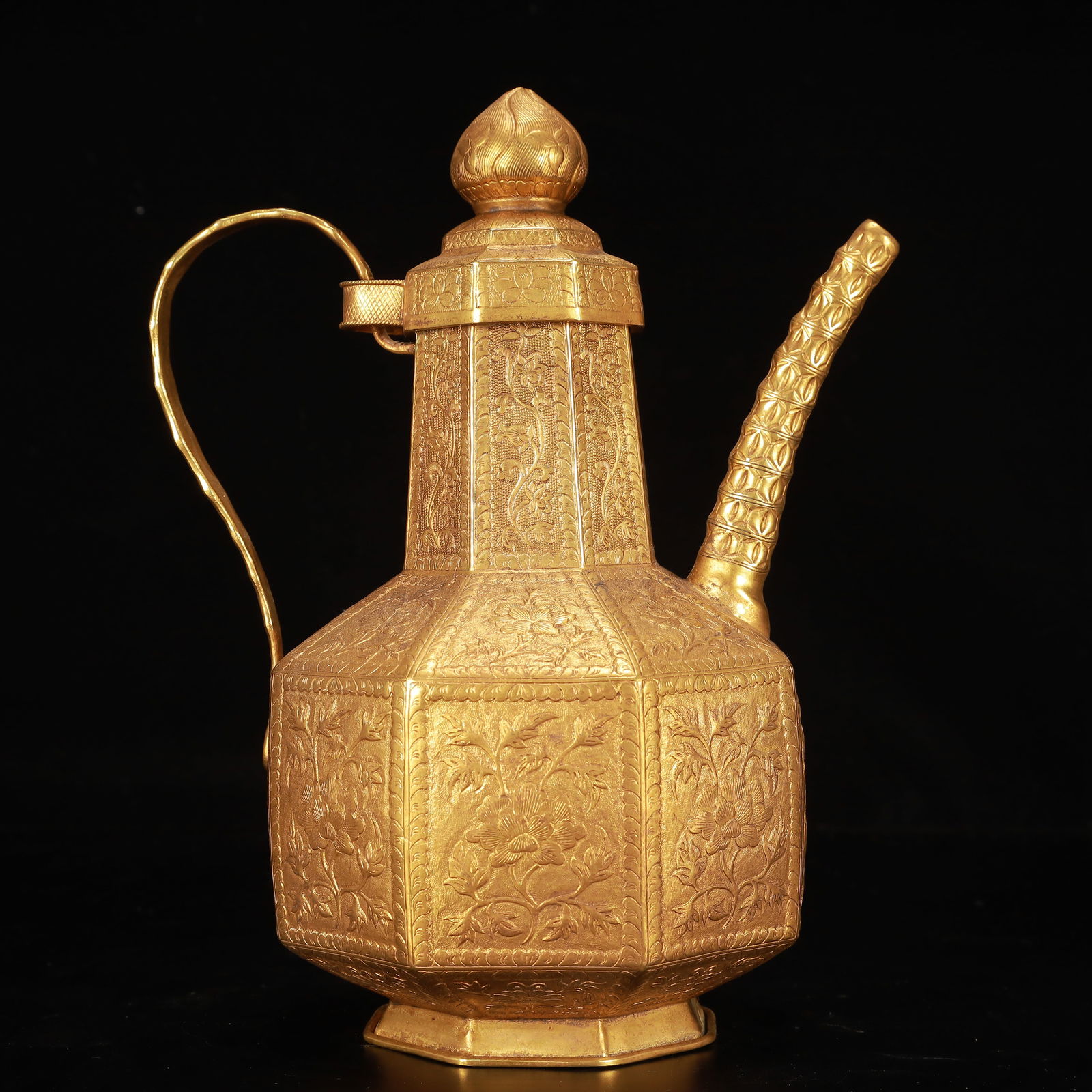 An Exquisite Gilt Bronze Flower Pattern Ewer - 9