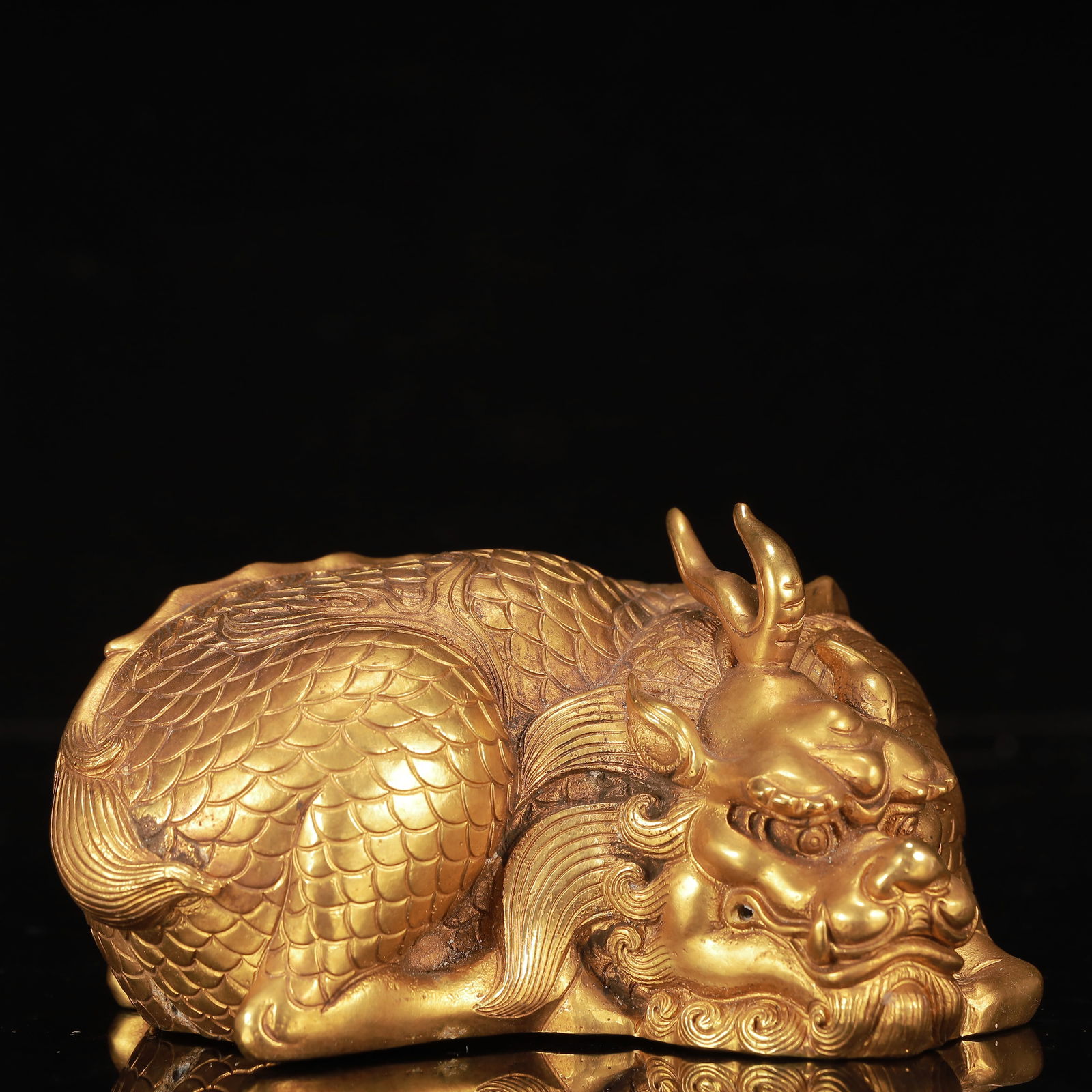 An Exquisite Gilt Bronze Unicorn Ornament: An Exquisite Gilt Bronze Unicorn Ornament,Qing Dynasty, China,Size:5.5inx4.7inx3.1in,Weight:1400g 铜鎏金独角兽摆件,中国清代