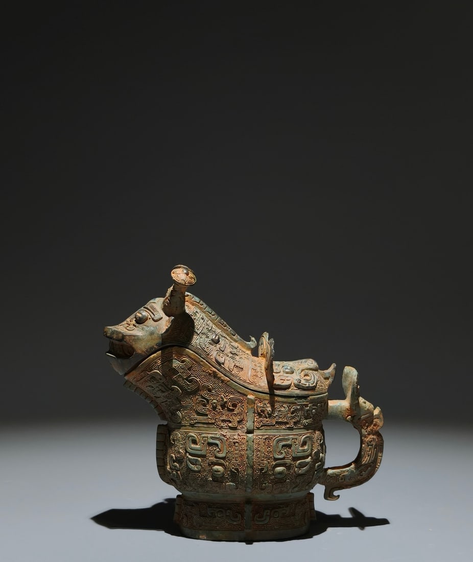 An Archaic Bronze Beast-Face Pattern Beast-Shaped Food Vessel (1 of 9)