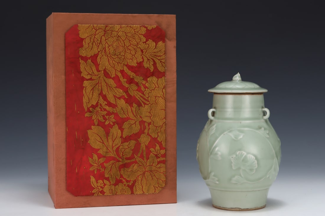 An Exquisite Longquan yao Flower Pattern Four Ears Cover Jar: An Exquisite Longquan yao Flower Pattern Four Ears Cover Jar,Song Dynasty, China,Size:9.2inx5.7in 